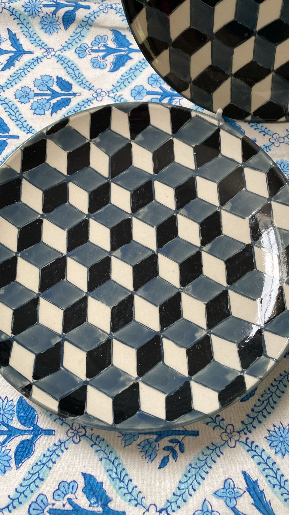 GEOMETRIC SIDE PLATES