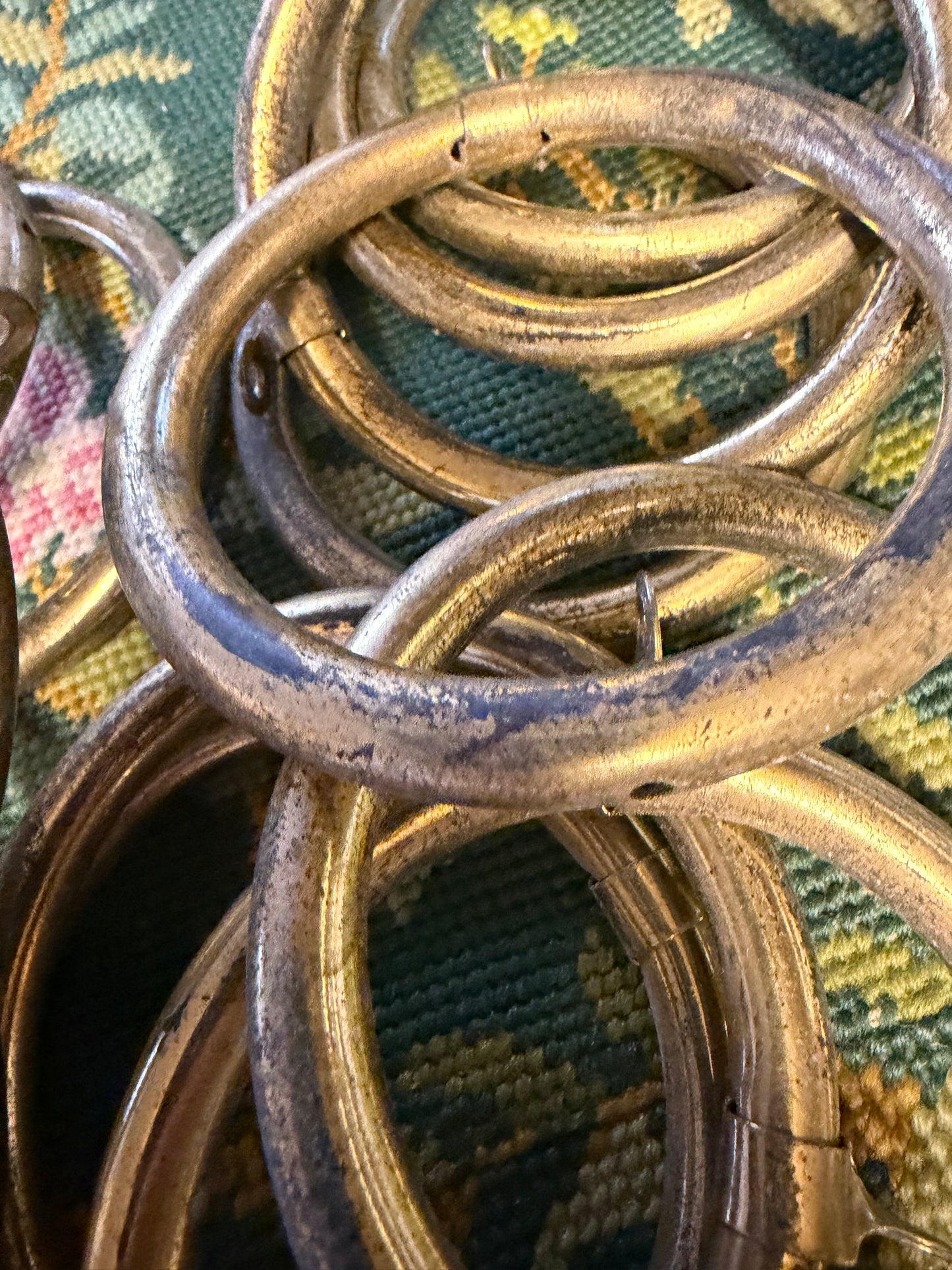 CURTAIN RINGS