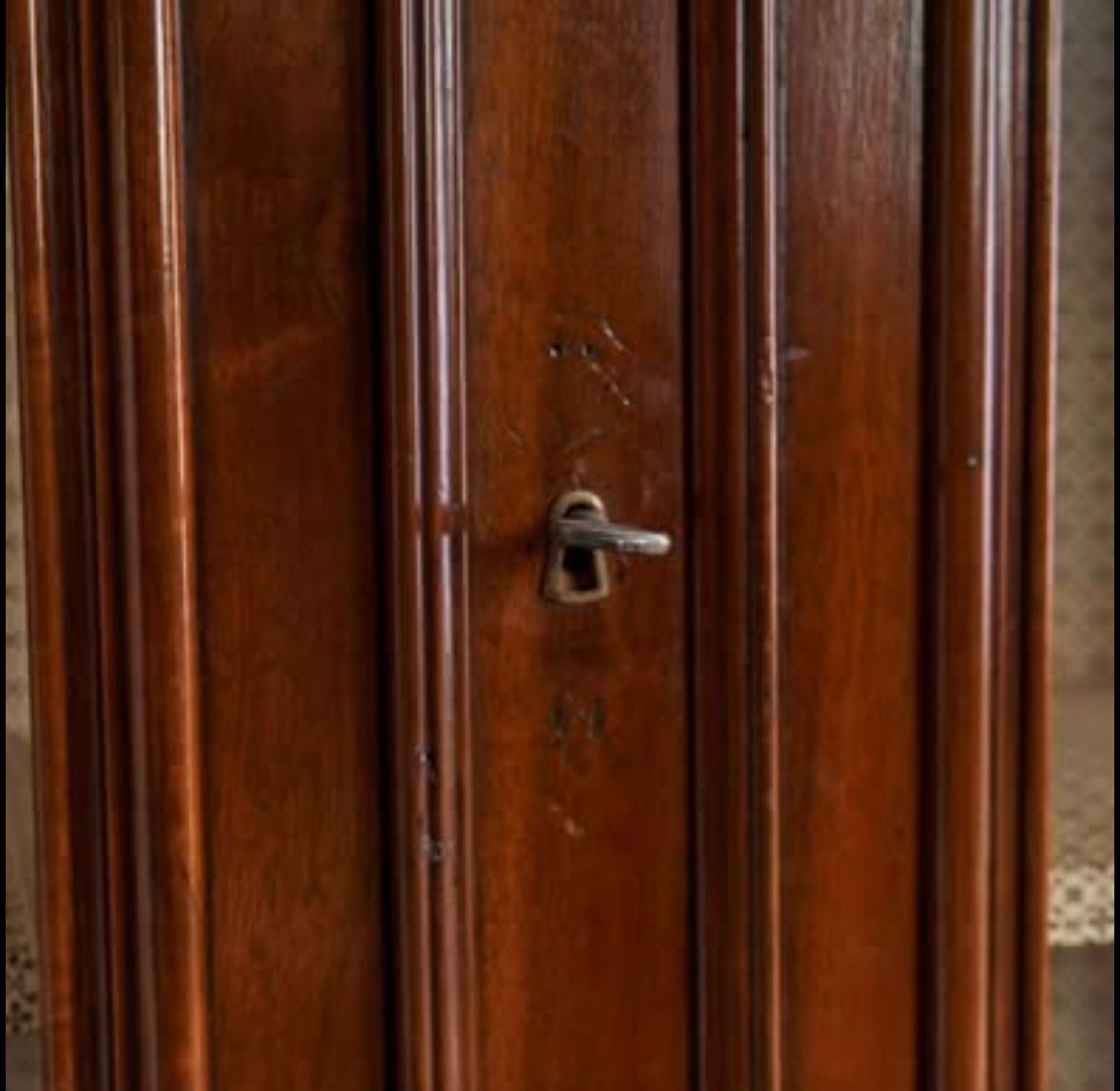 DRESSER