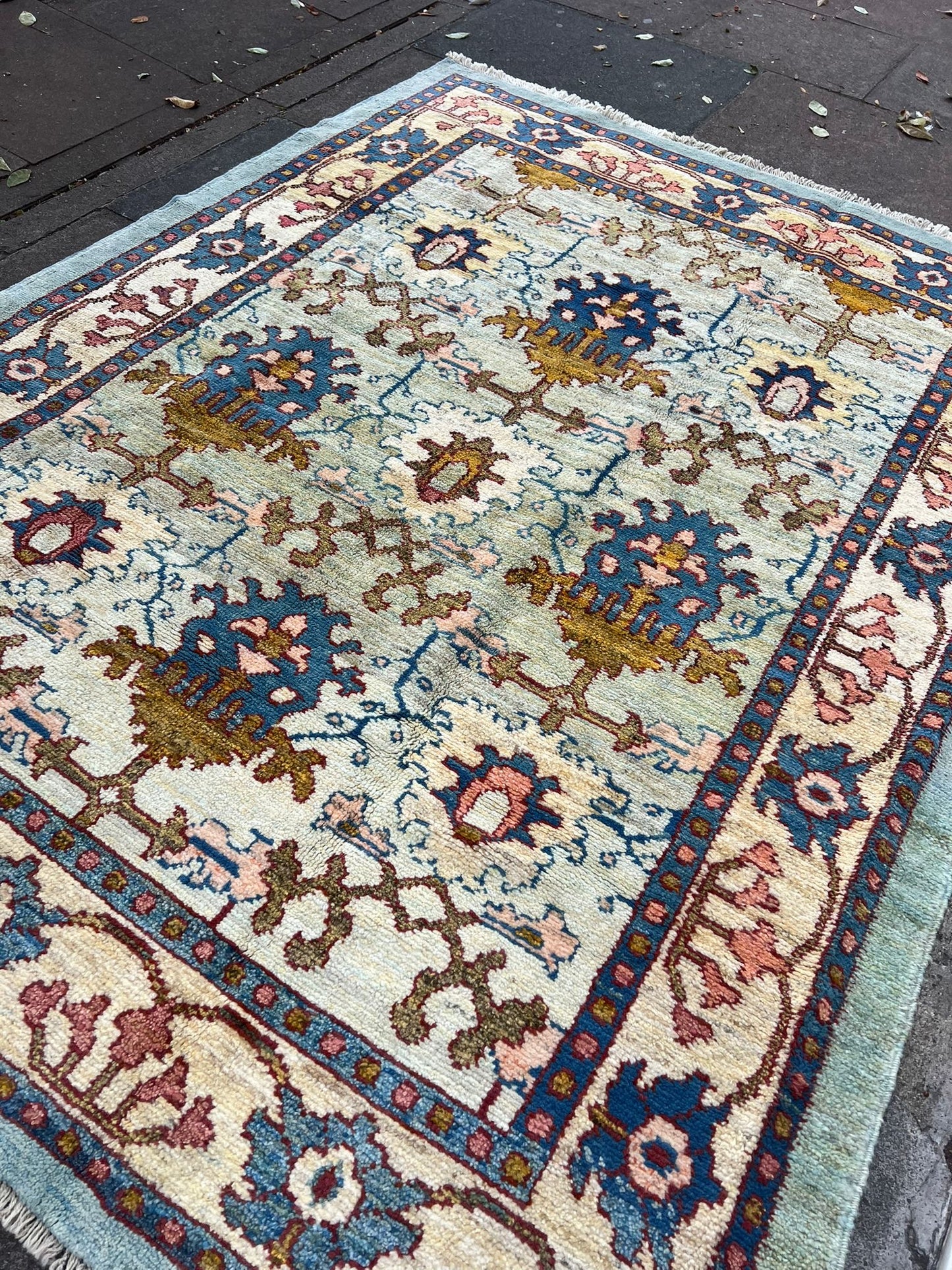 KNOTTED WOOL RUG