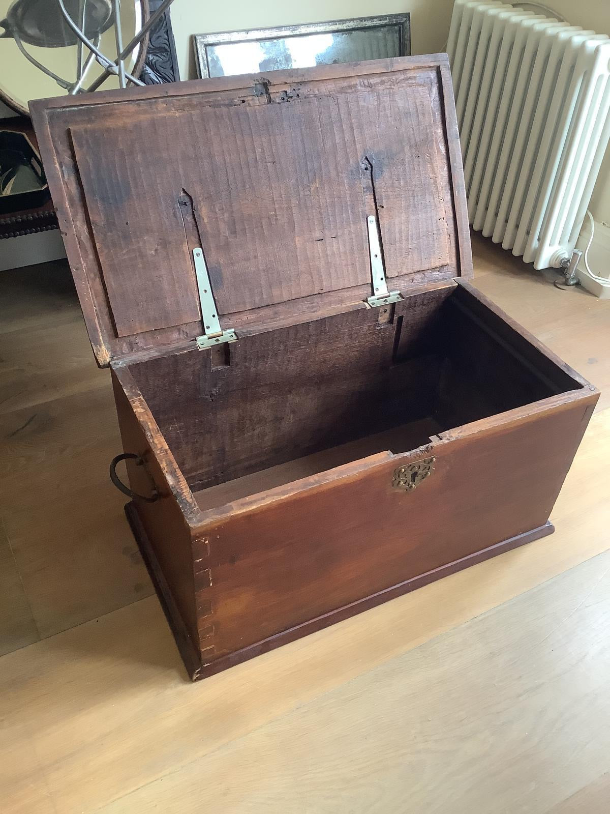 STORAGE BOX