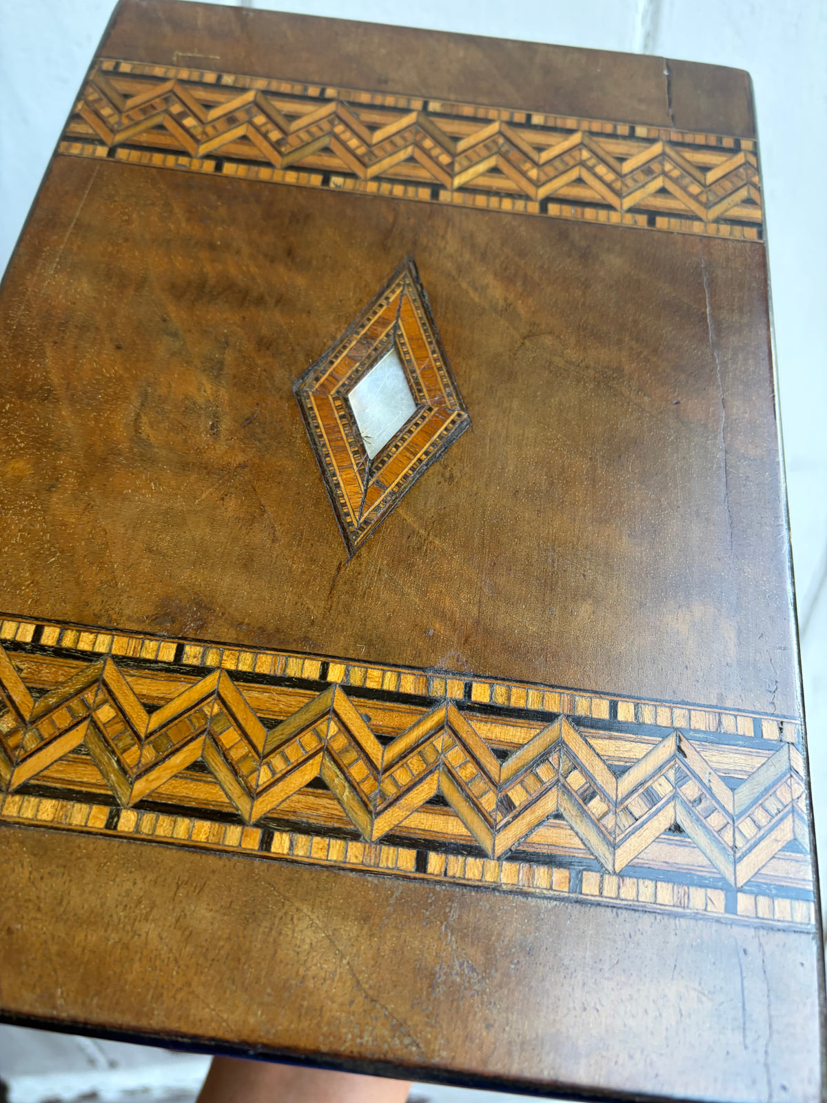 ANTIQUE BOX