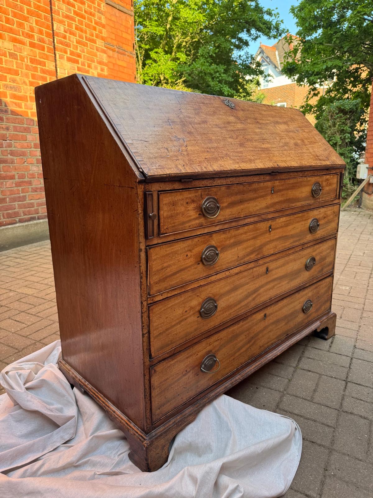 WRITING DESK