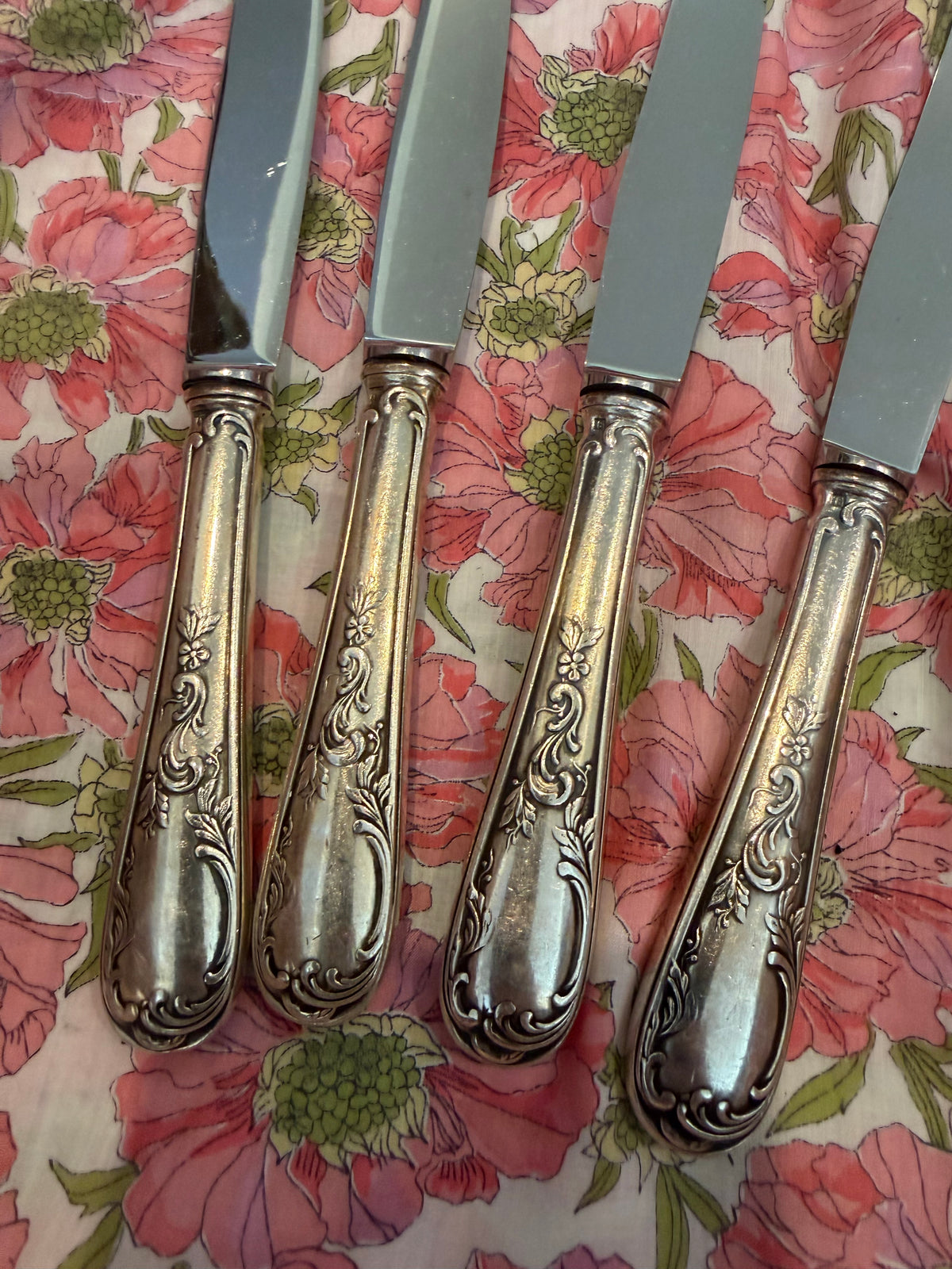KNIVES