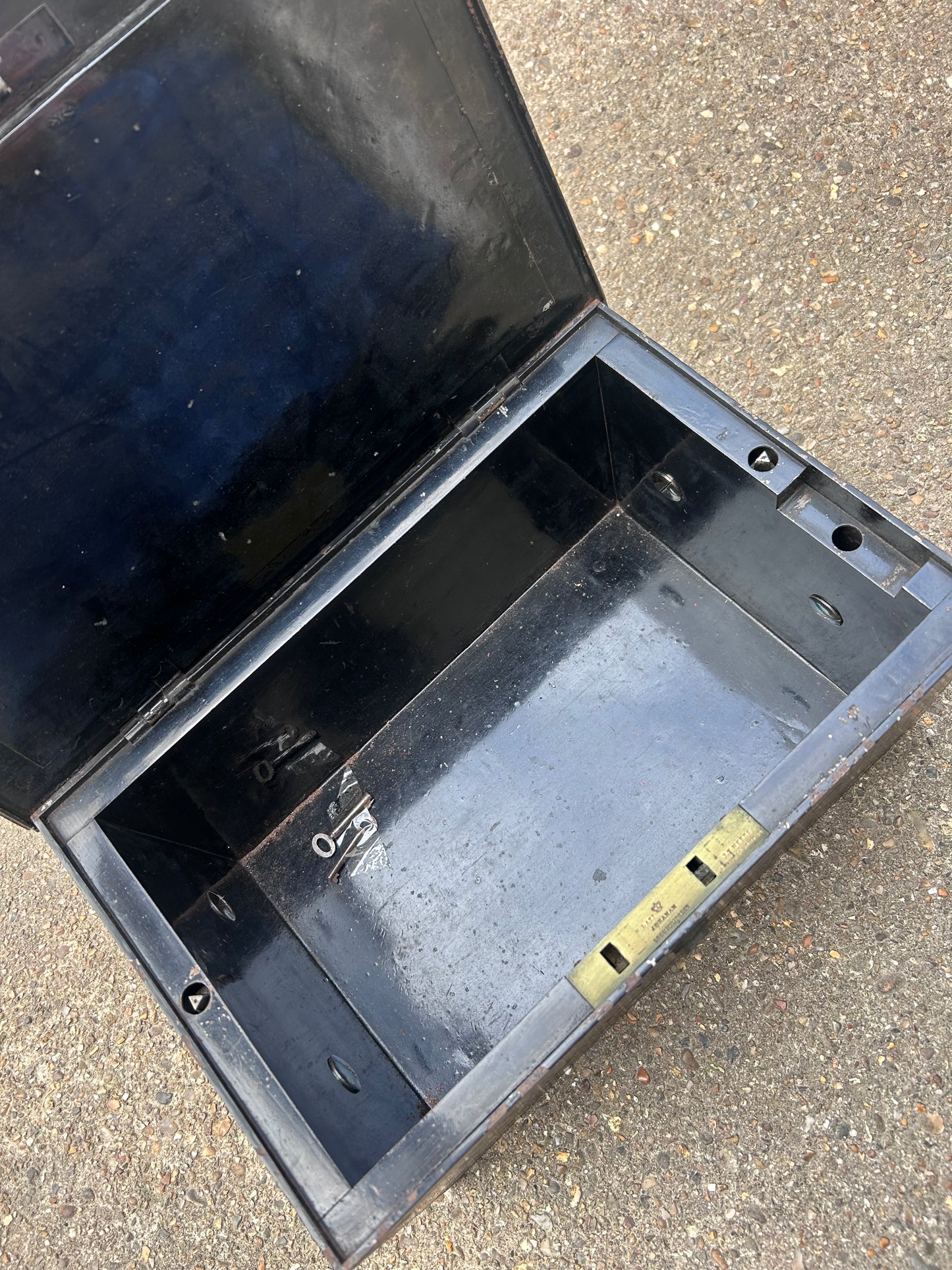 SAFE BOX / DEEDS BOX