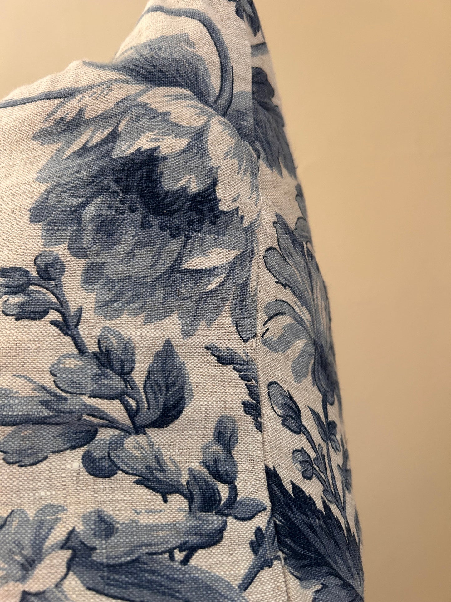 LINEN CUSHION