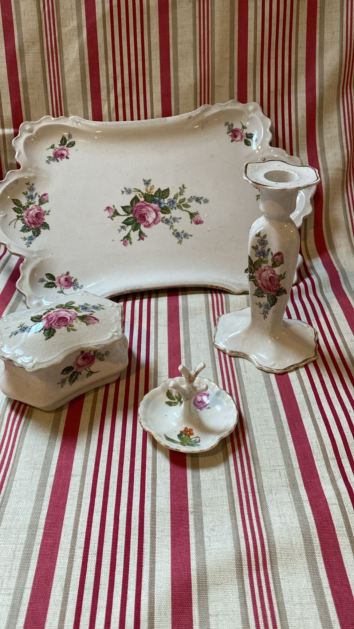 DRESSING TABLE SET