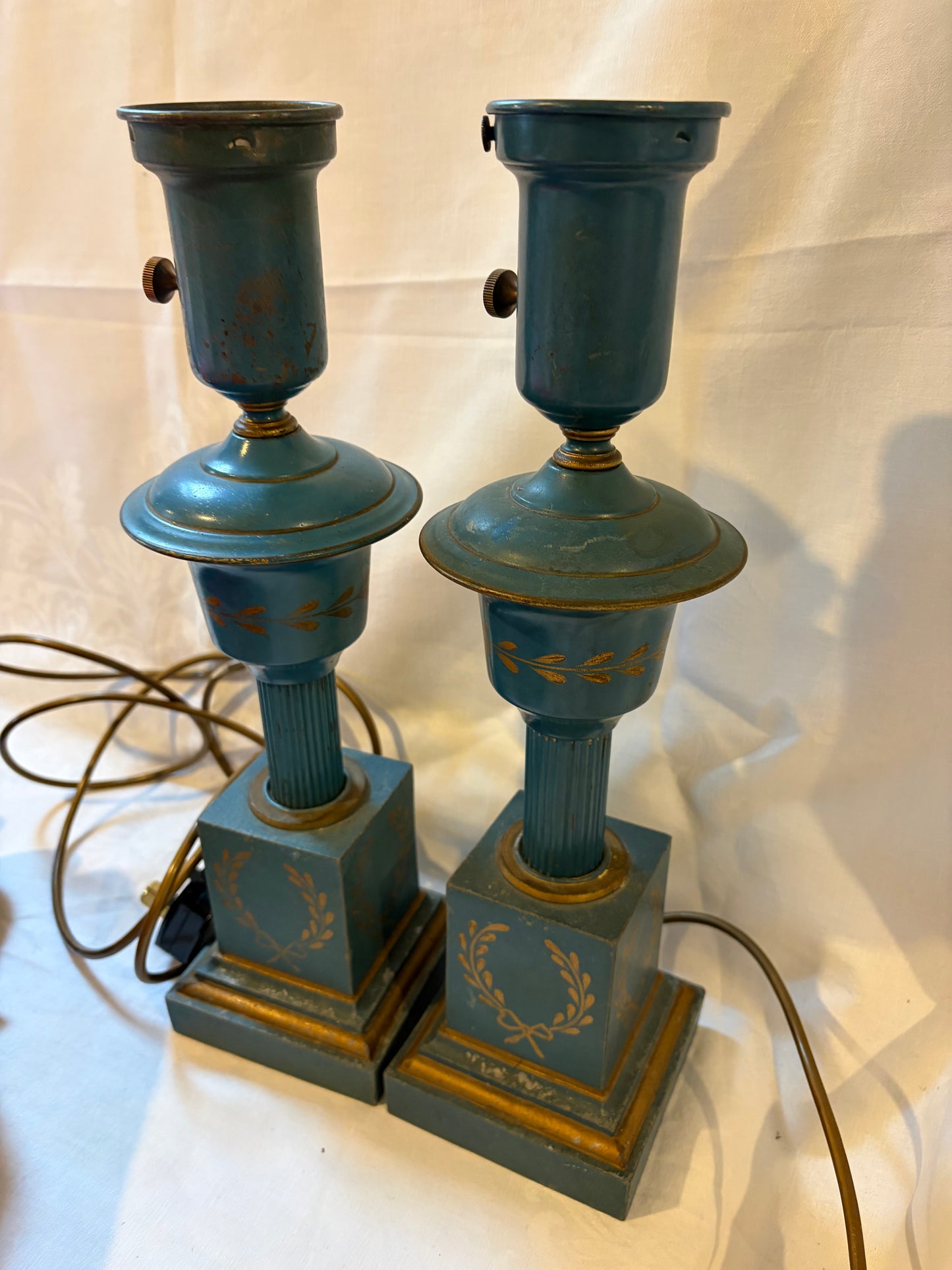 PAIR OF LAMPS