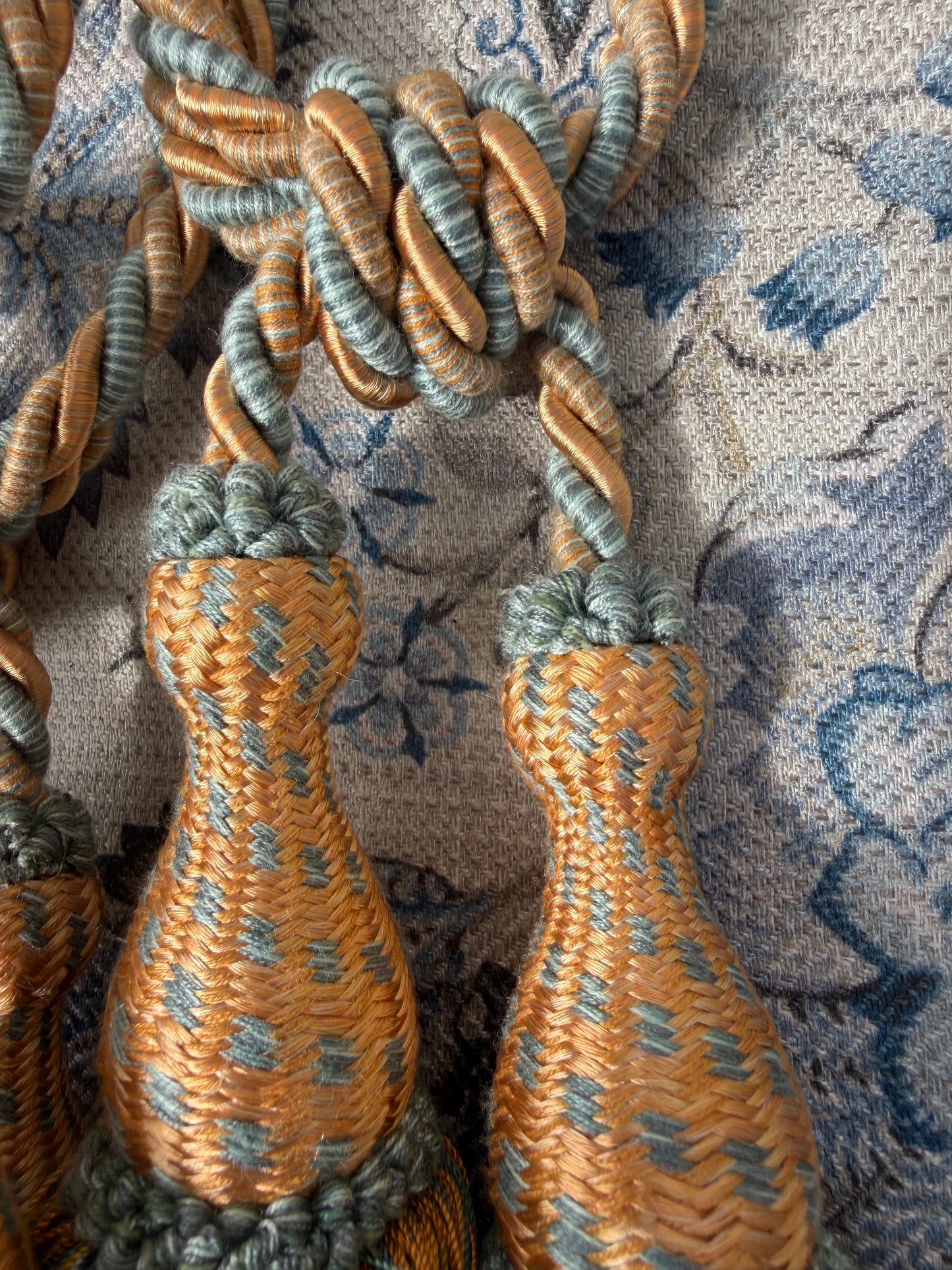 CURTAIN TIEBACKS