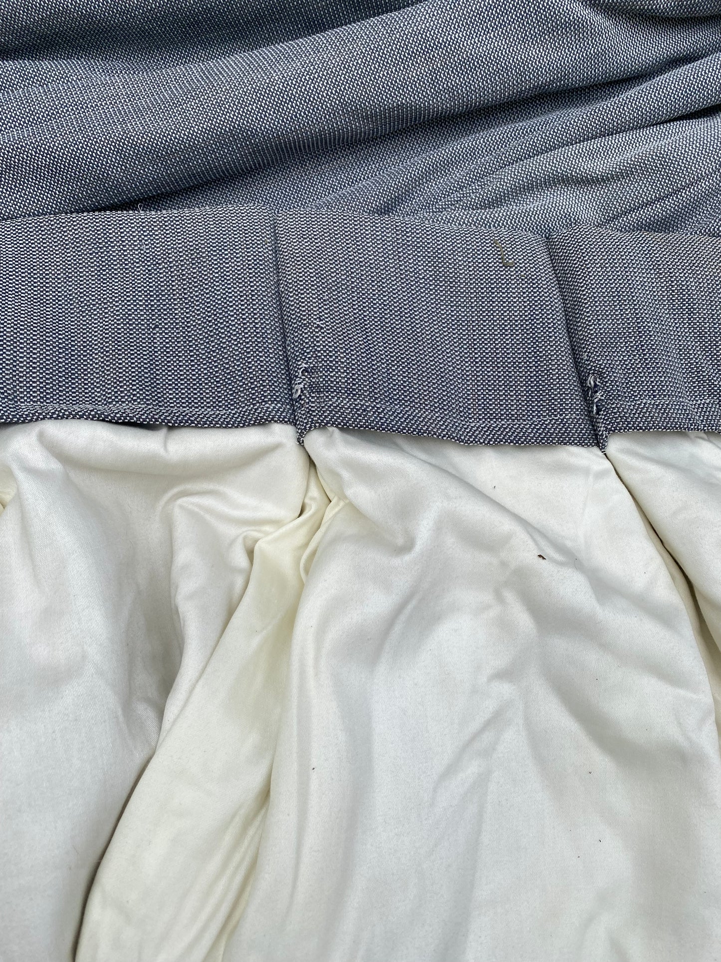 PAIR OF CURTAINS
