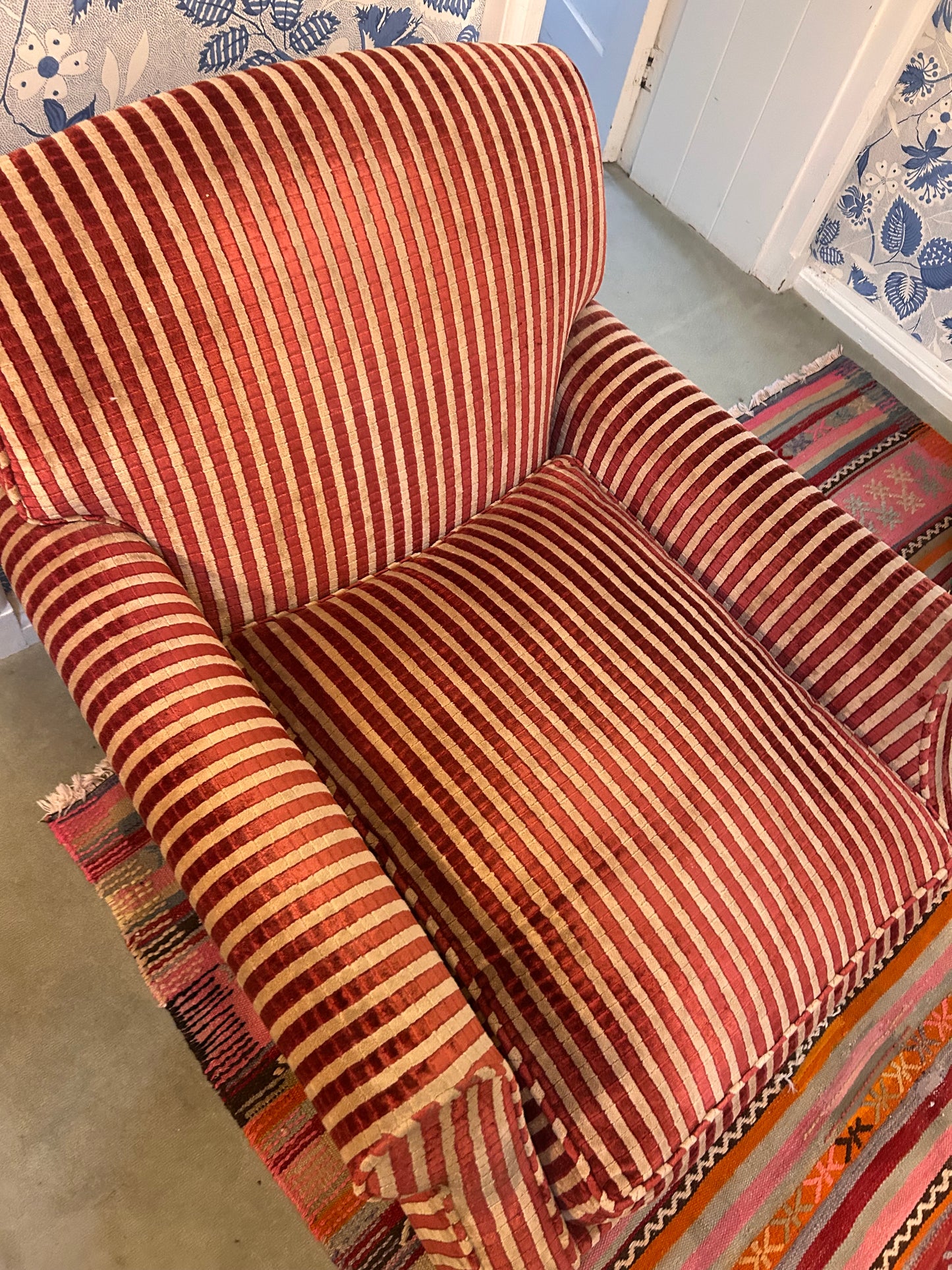 ARM CHAIR