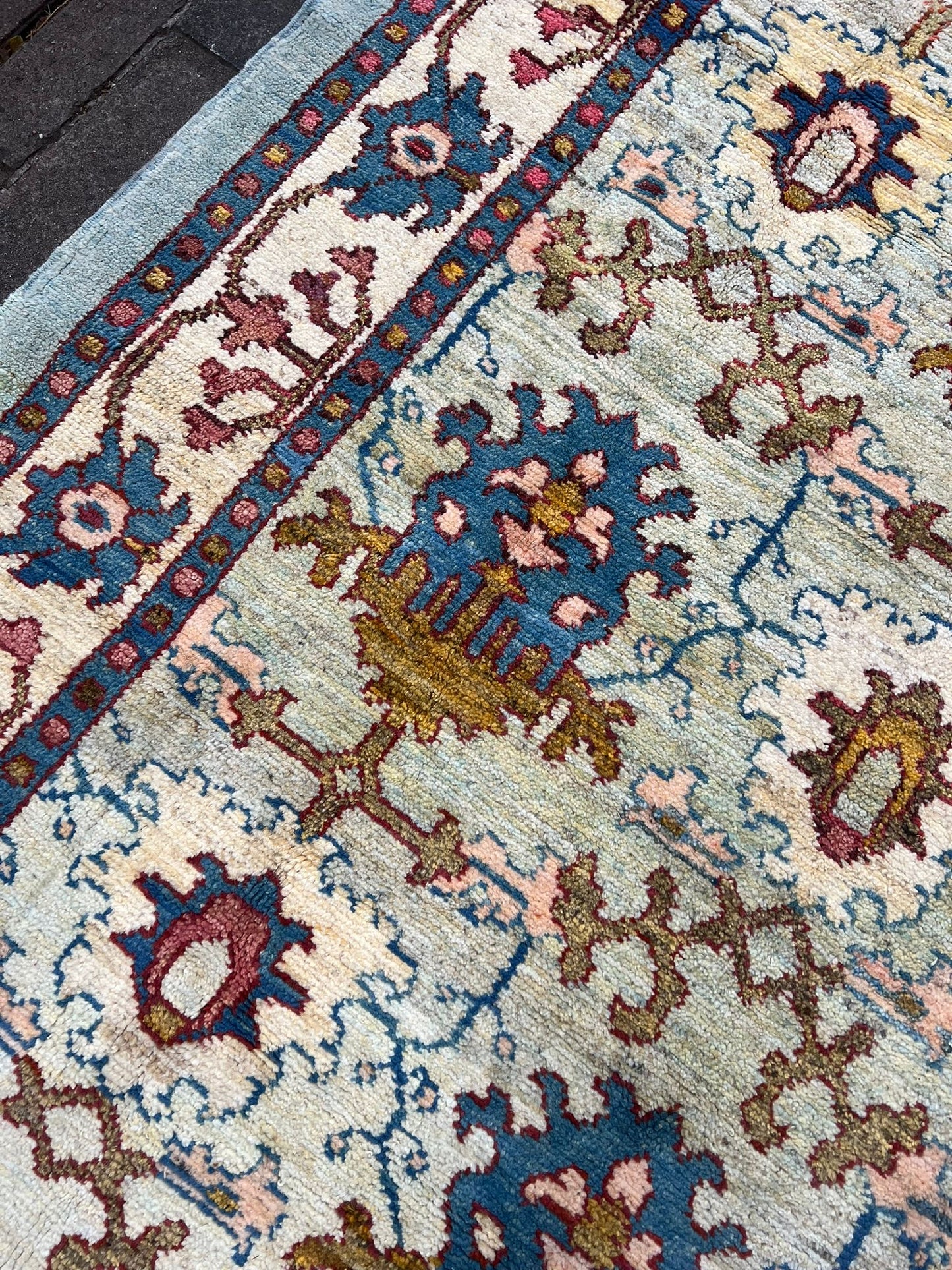 KNOTTED WOOL RUG