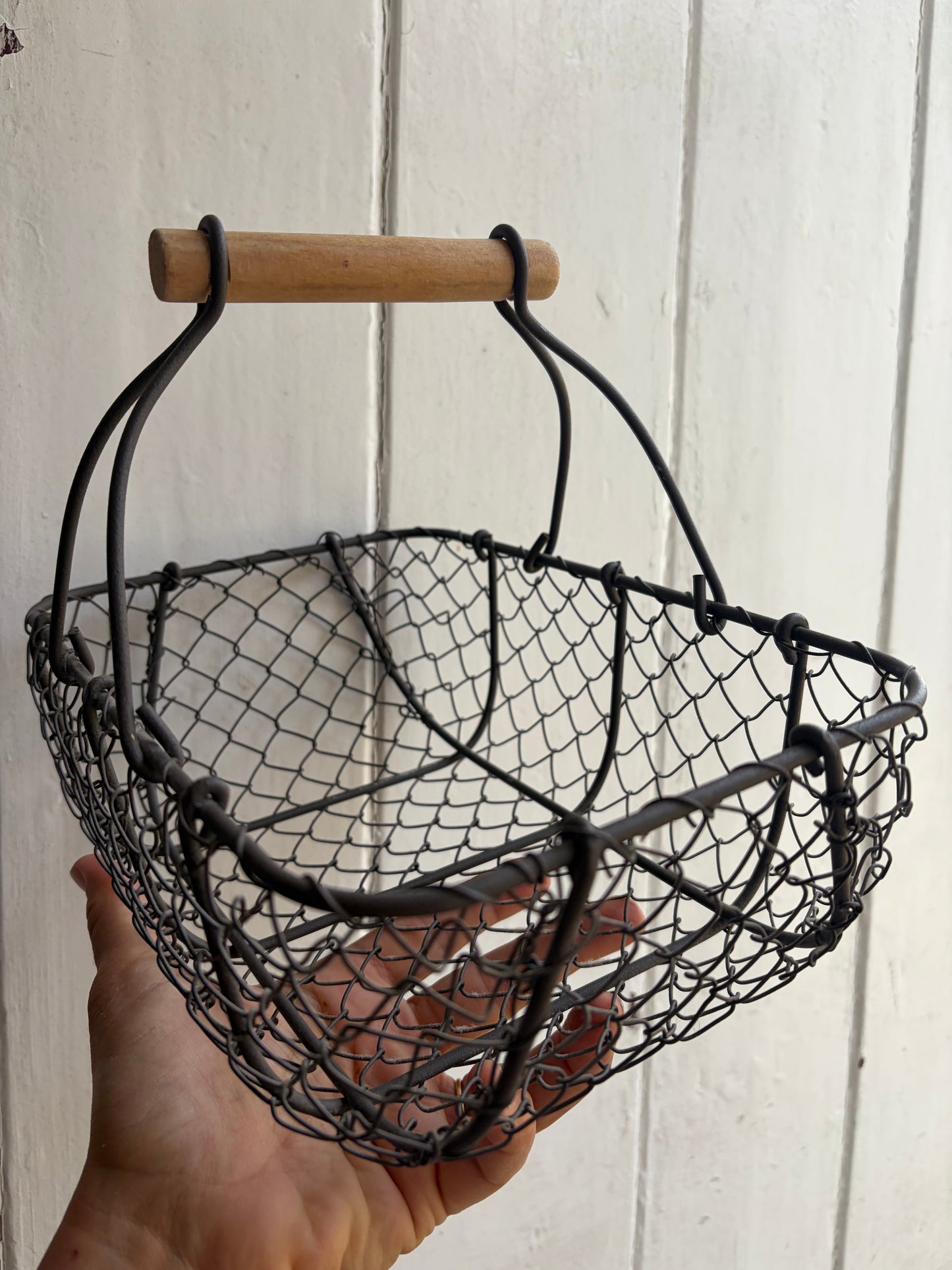 WIRE BASKET