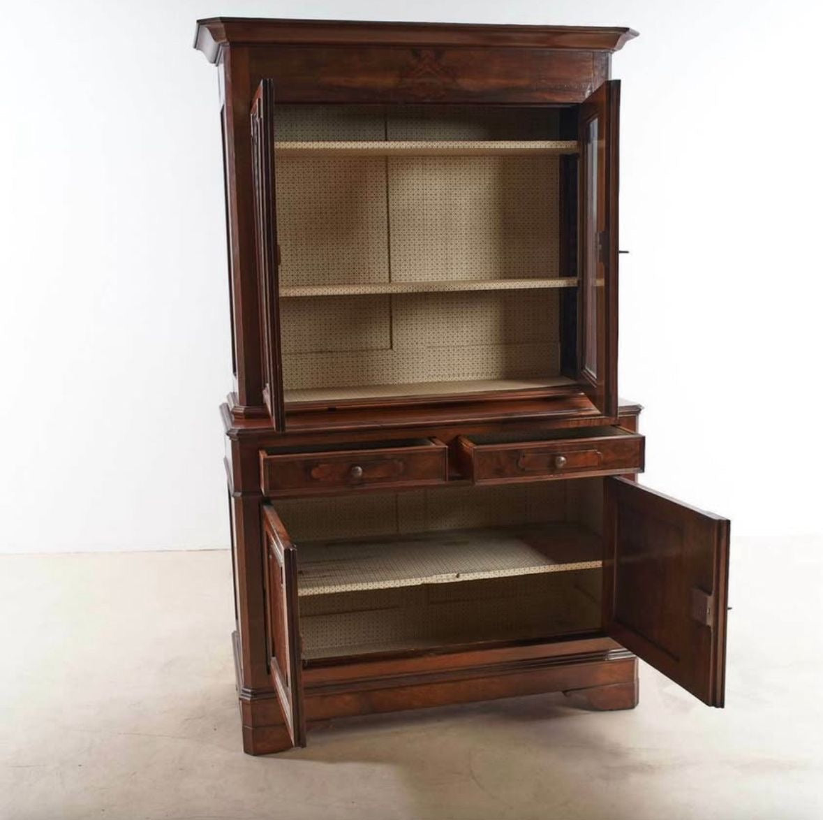 DRESSER