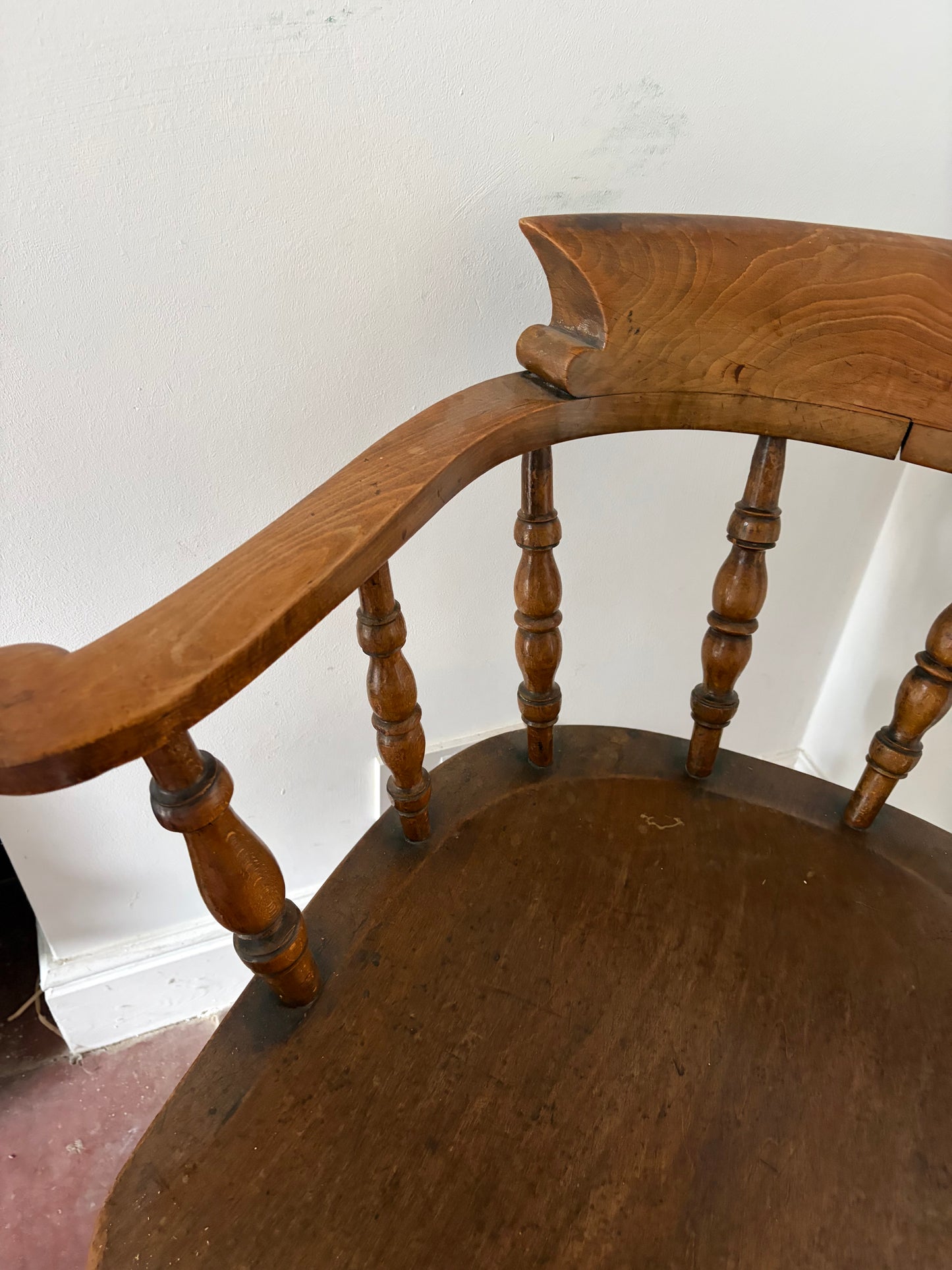 HALLWAY CHAIR