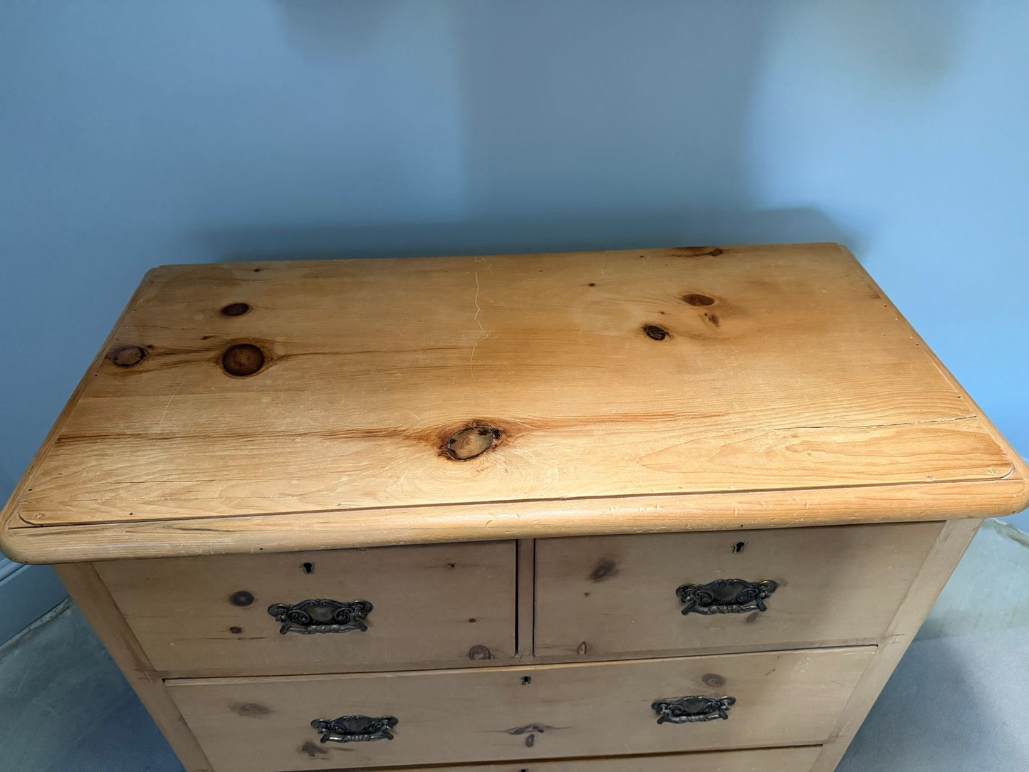 CHEST OF DRAWERS