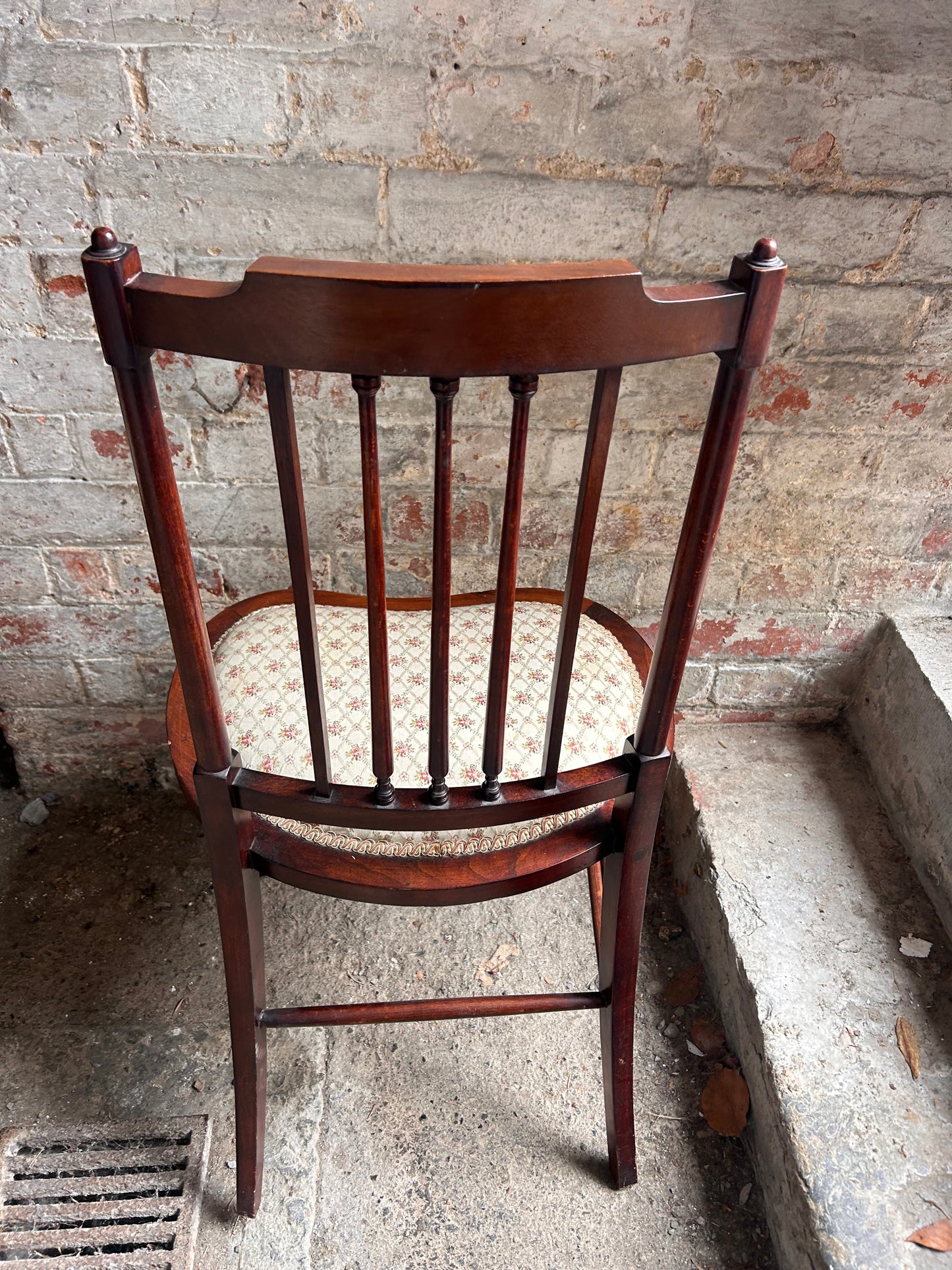 BEDROOM CHAIR