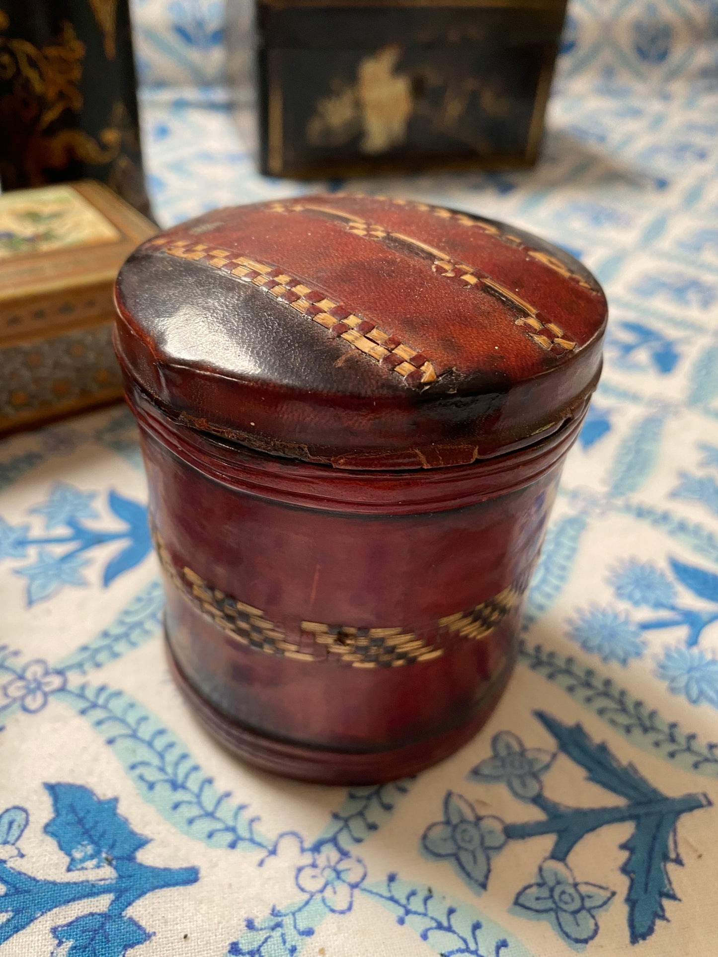ANTIQUE BOXES