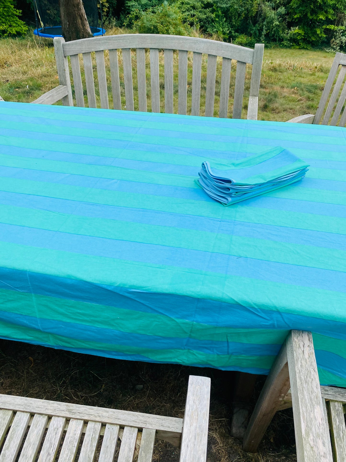 TABLECLOTH AND 6 NAPKINS