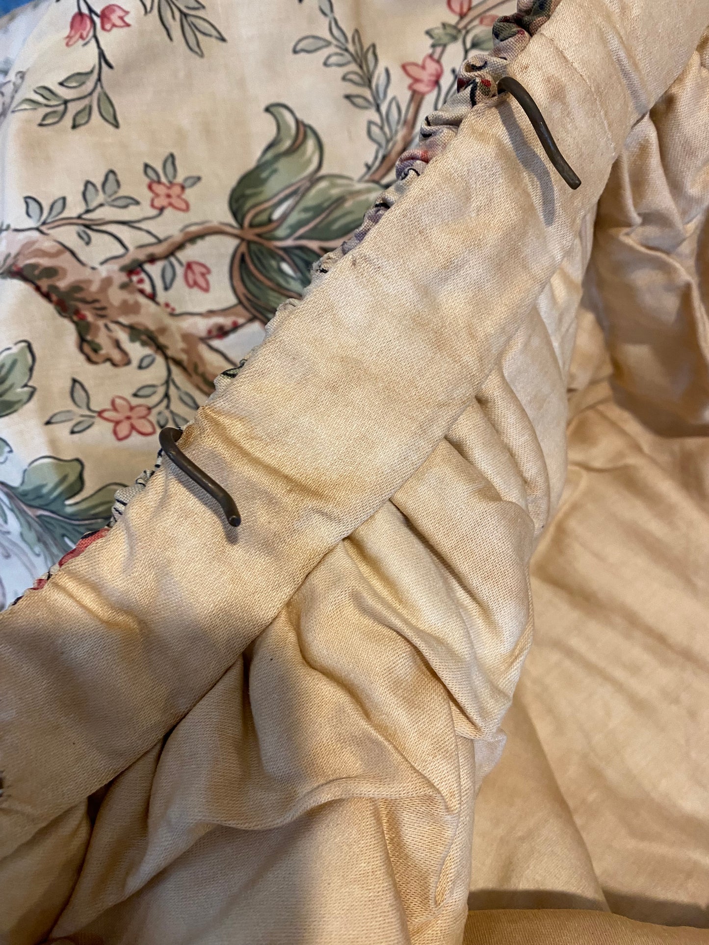 BOUSSAC CURTAINS AND PELMET