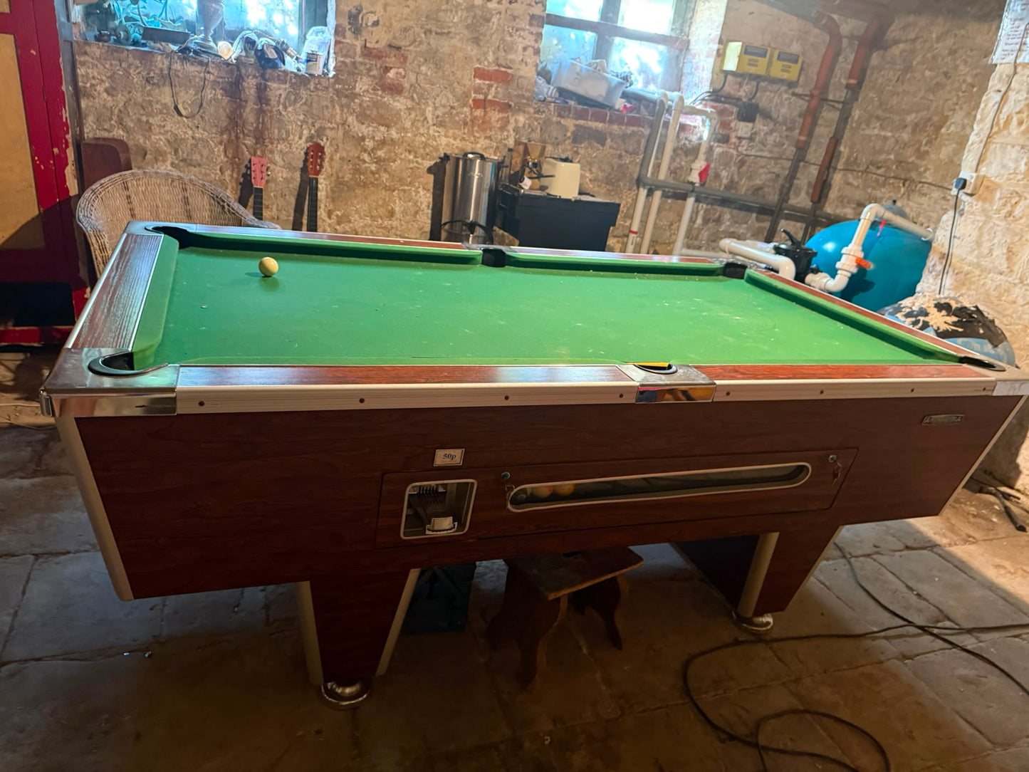 POOL TABLE