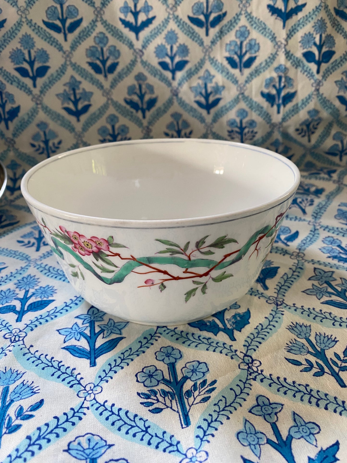 PRETTY BOWL