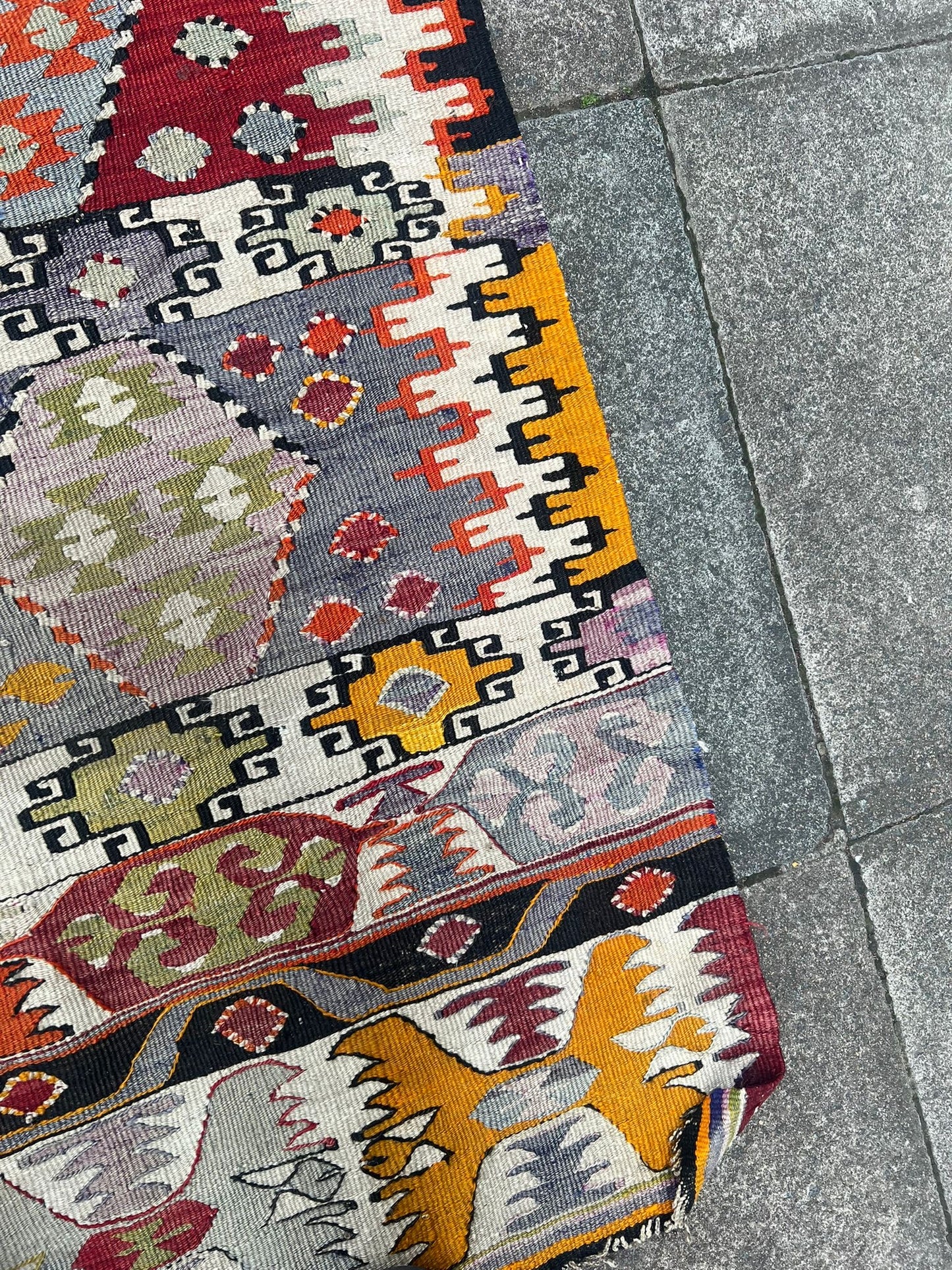ANTIQUE KILIM