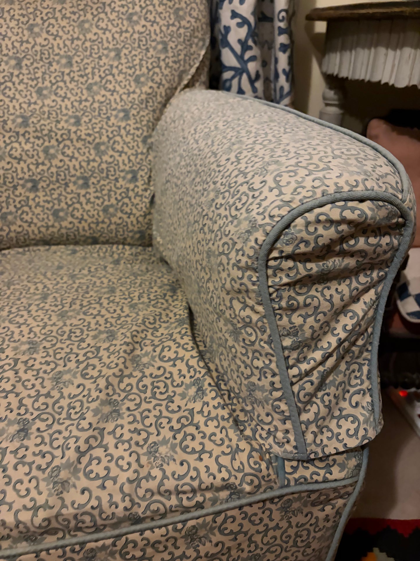 ARM CHAIR