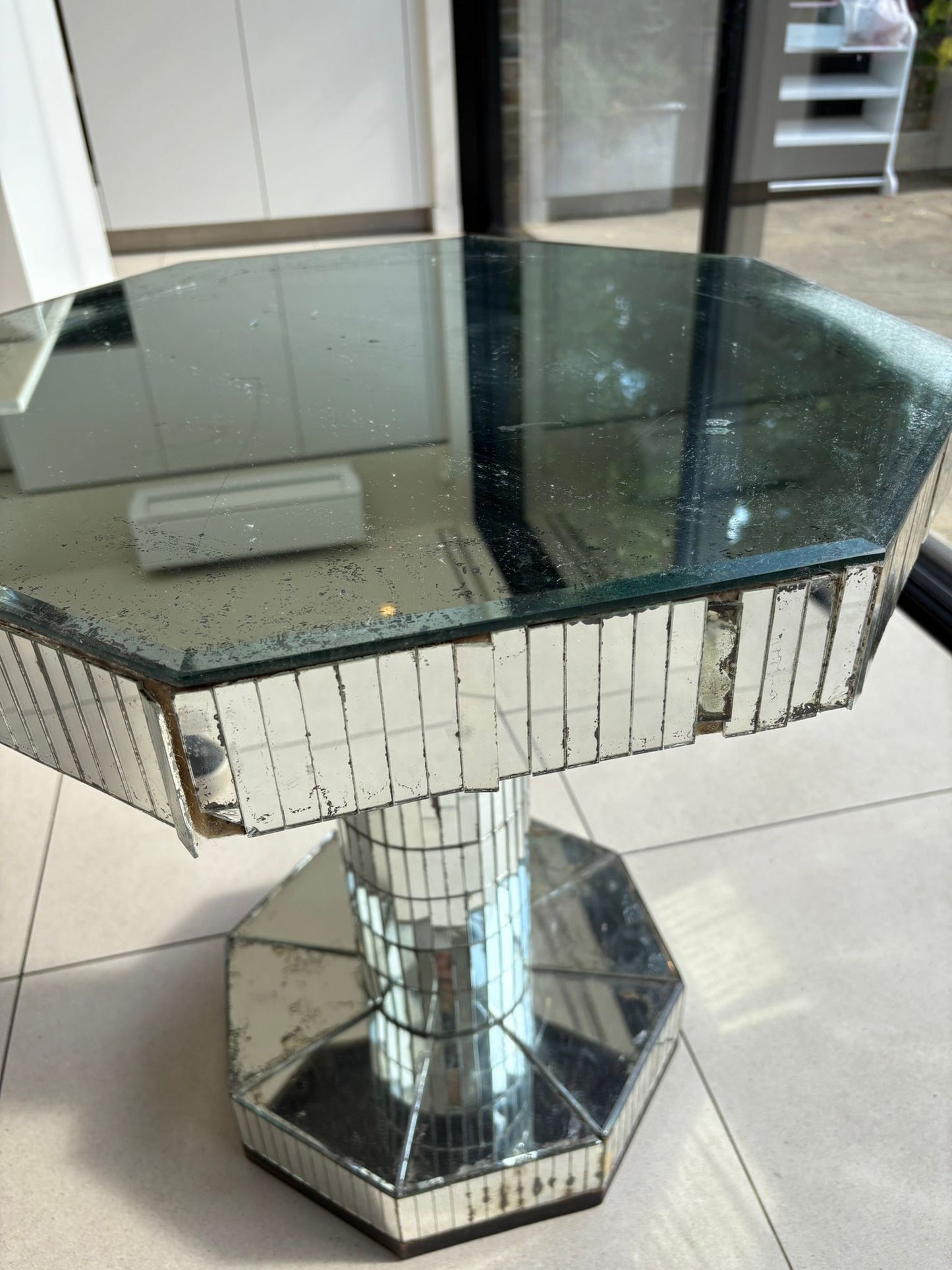 MIRROR TABLE