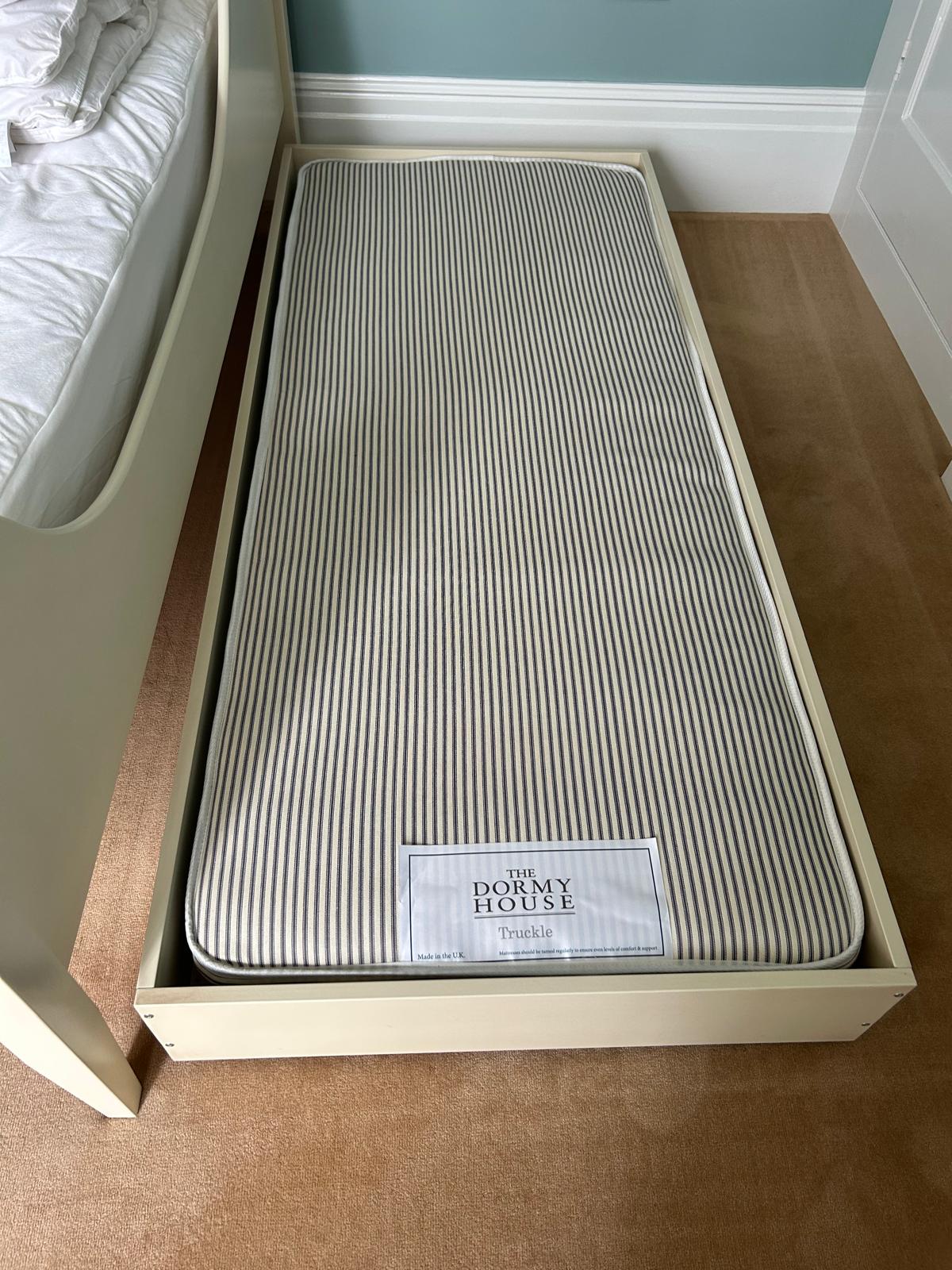 DORMY HOUSE SLEIGH BED