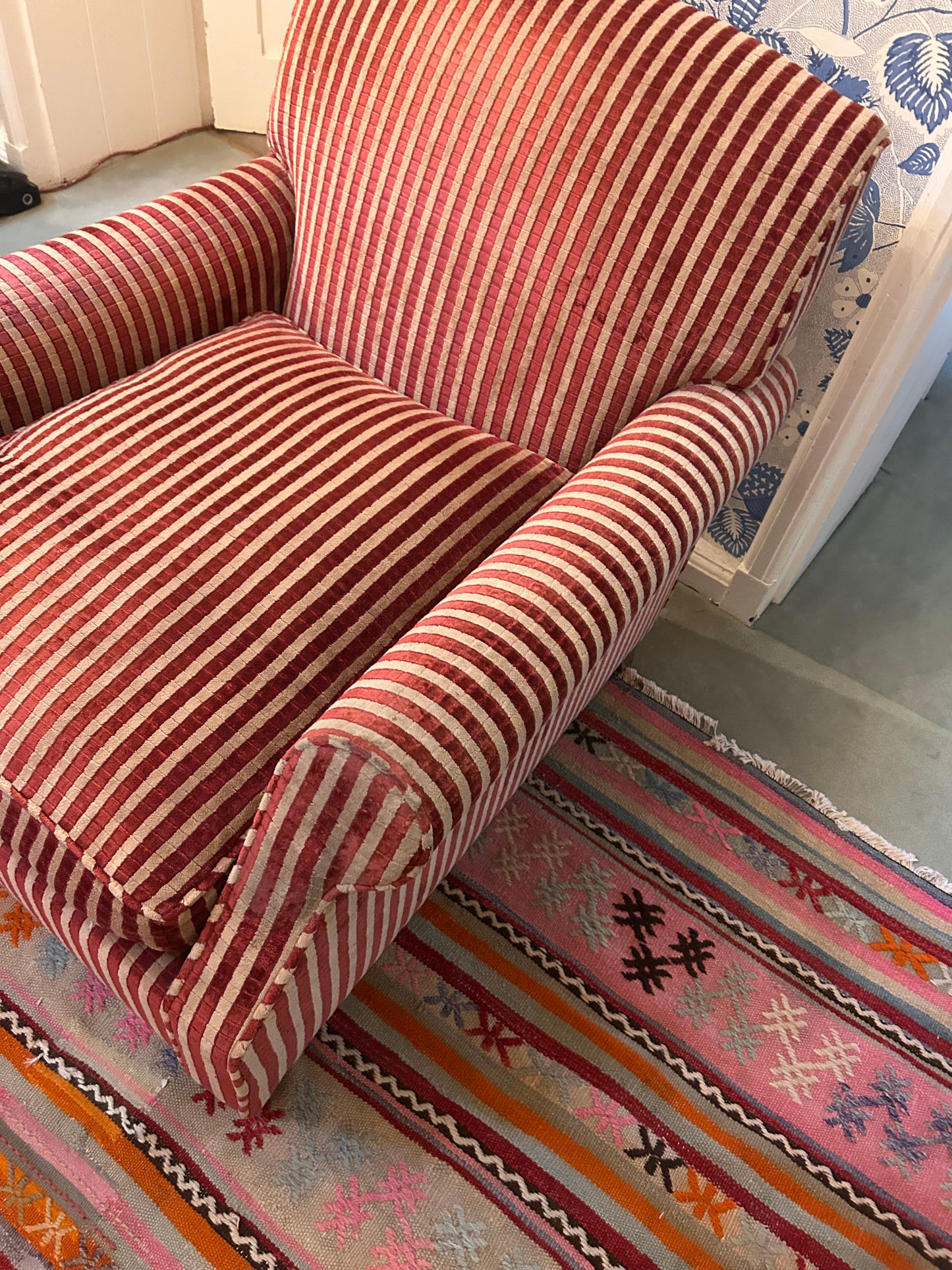 ARM CHAIR