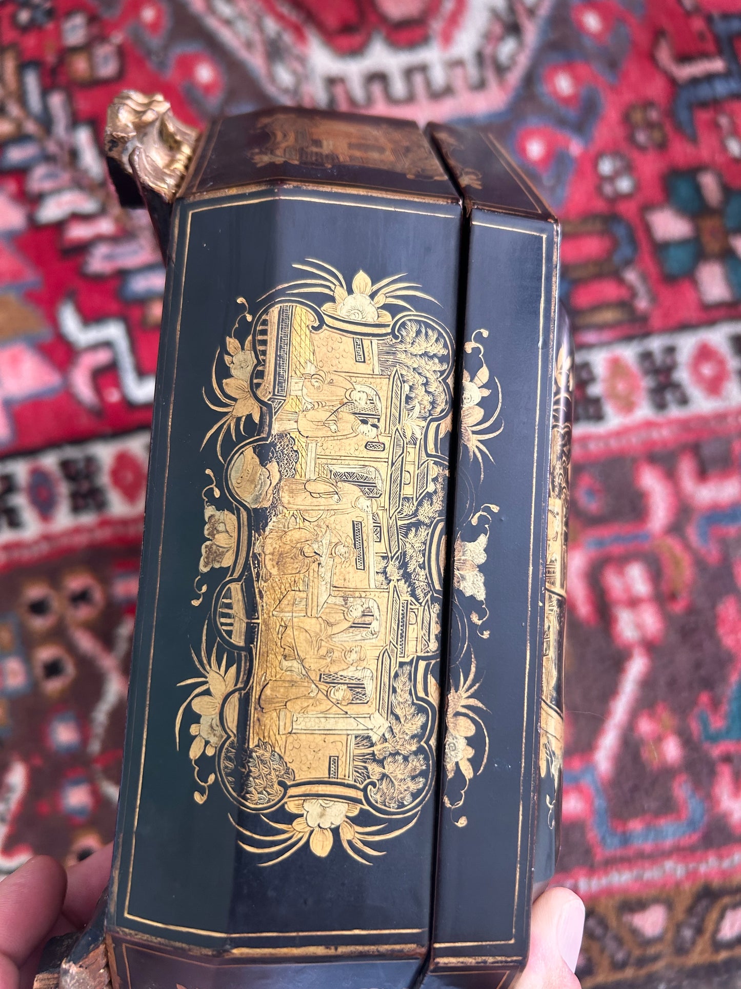 LACQUERED CHINESE BOX