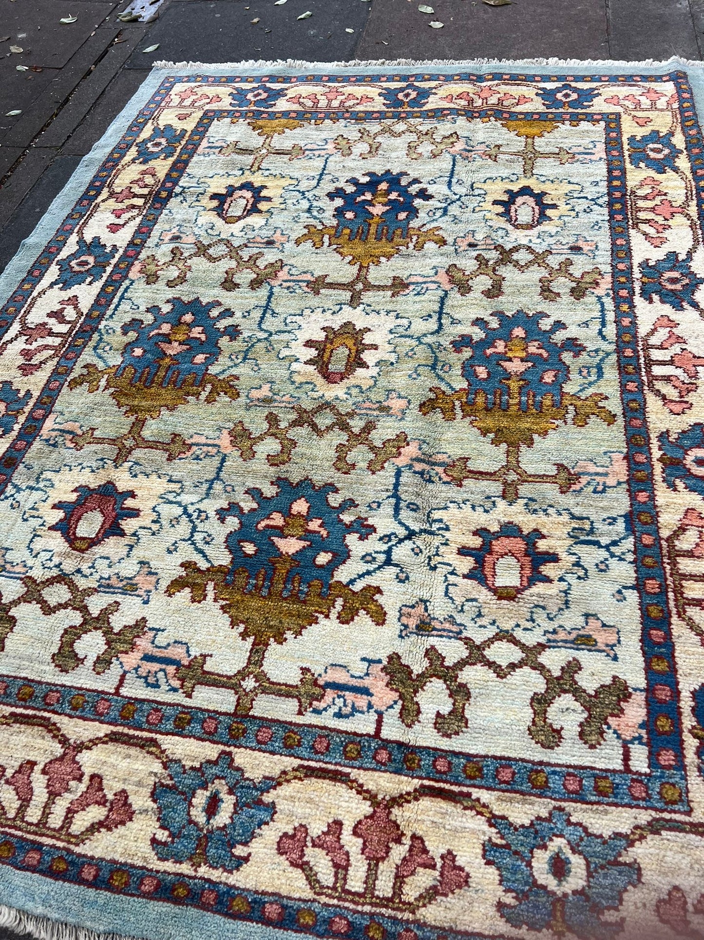 KNOTTED WOOL RUG