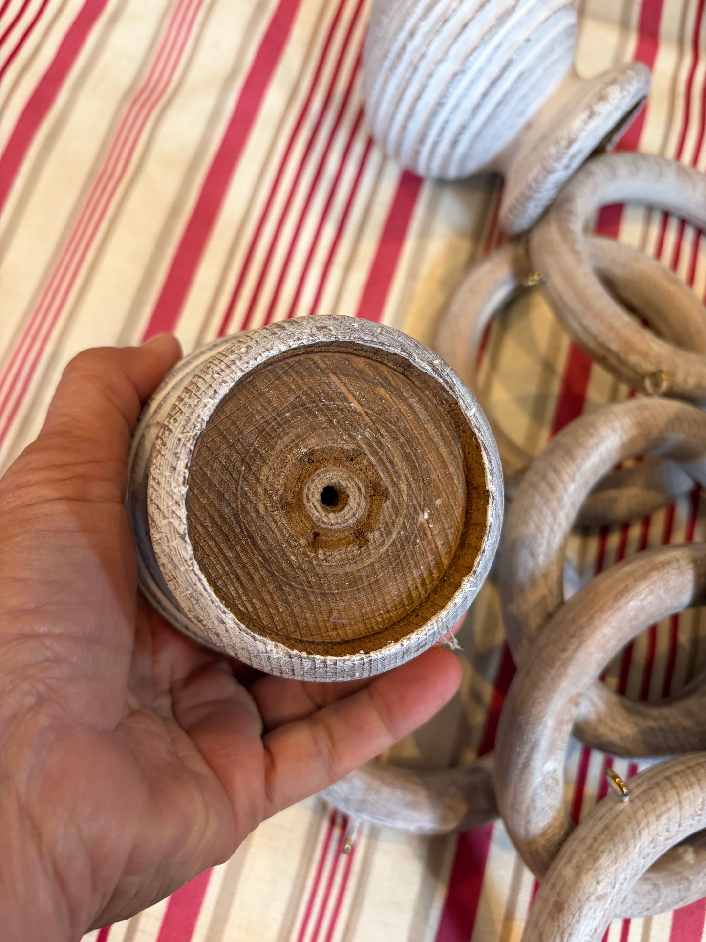 CURTAIN RINGS & FINIALS