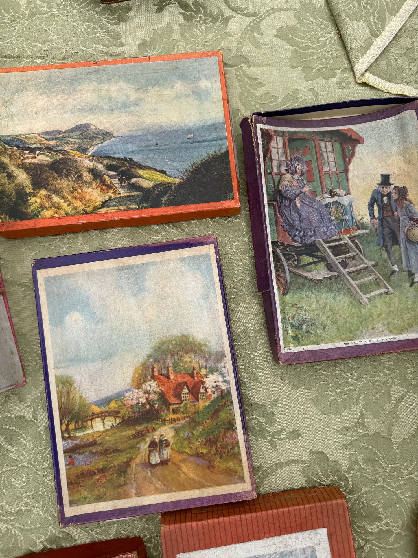 JIGSAW PUZZLES