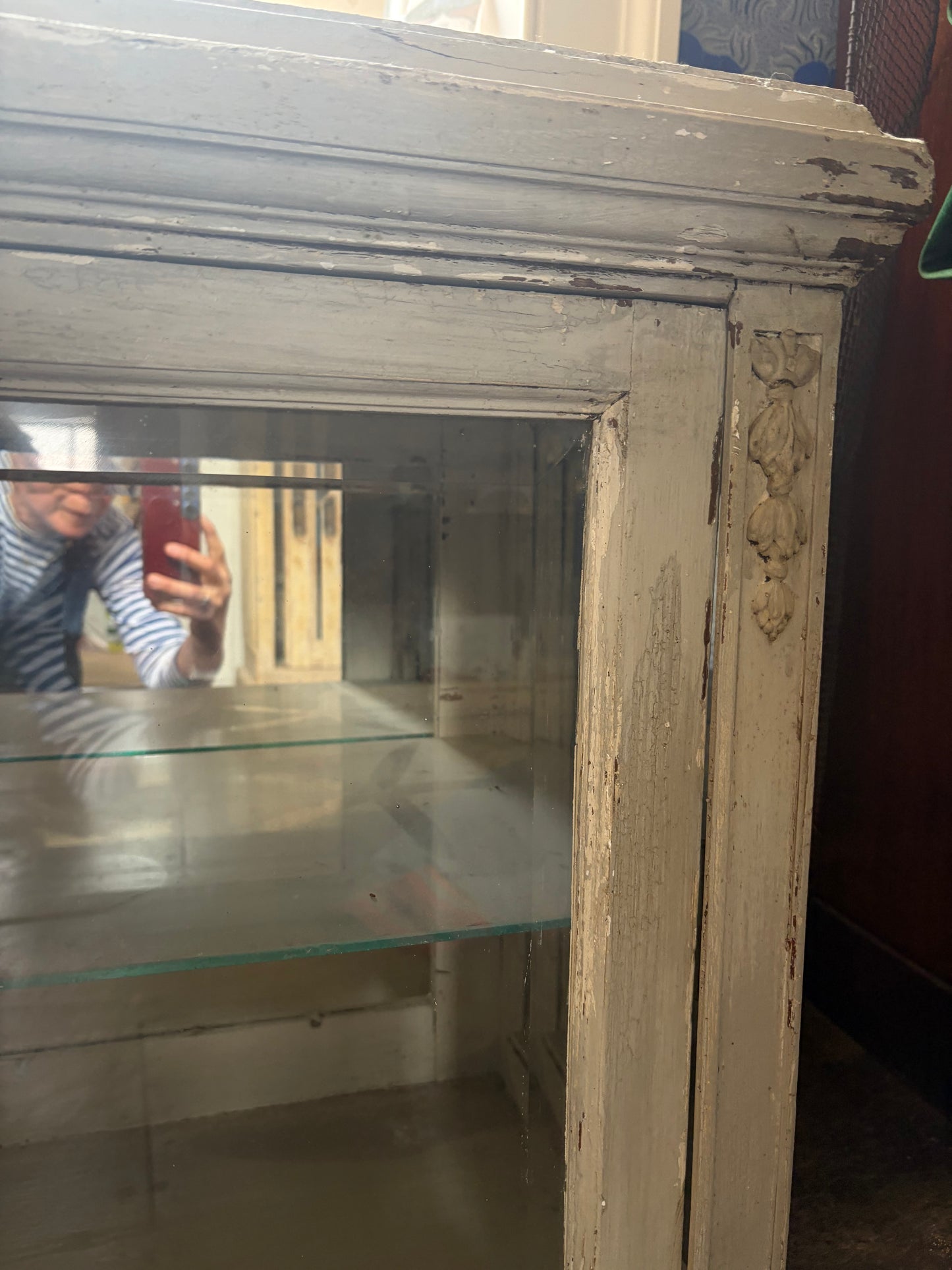 GLAZED CABINET - LARGE