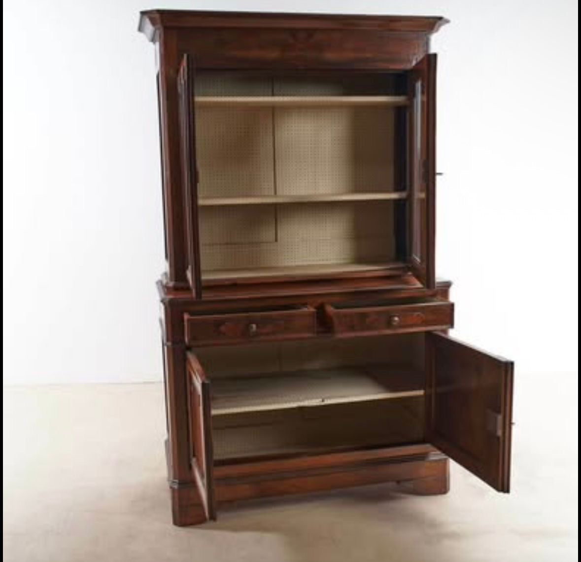 DRESSER