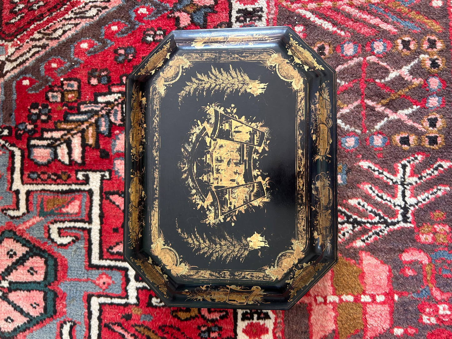 LACQUERED CHINESE BOX