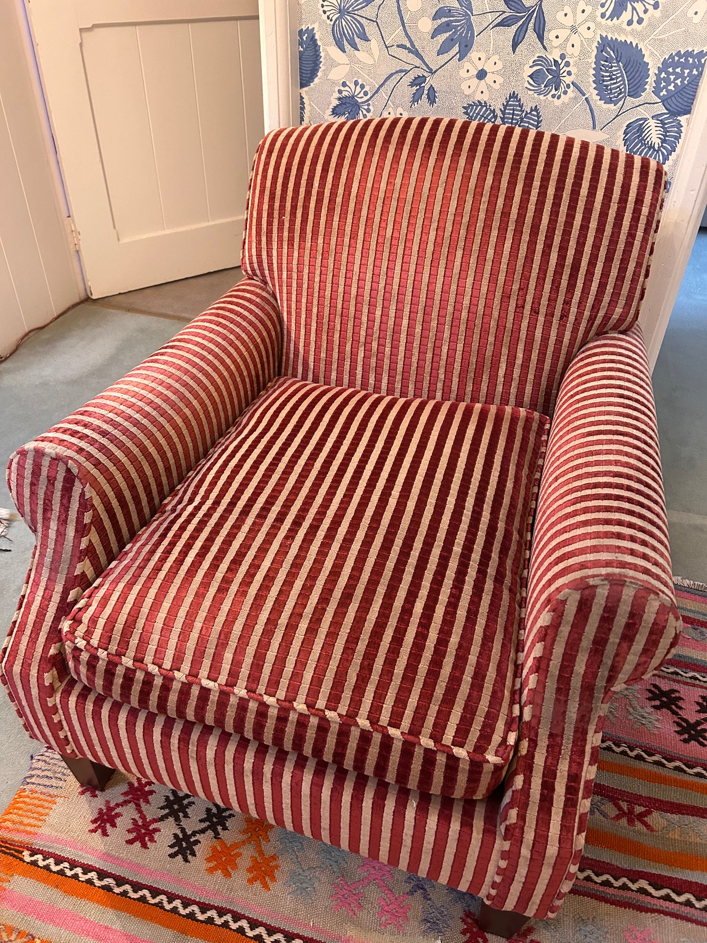 ARM CHAIR
