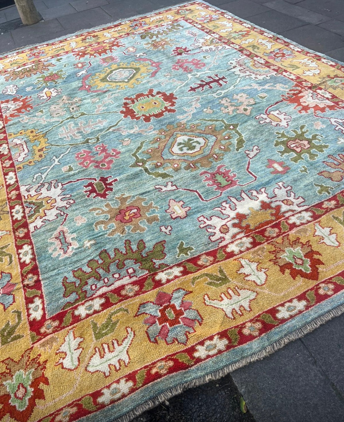 KNOTTED WOOL RUG