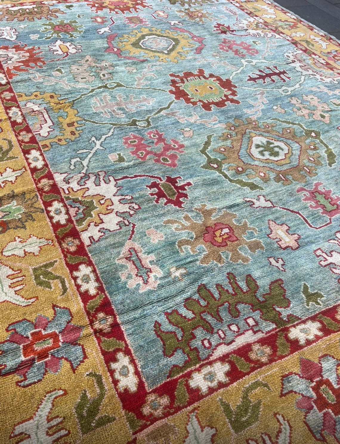 KNOTTED WOOL RUG