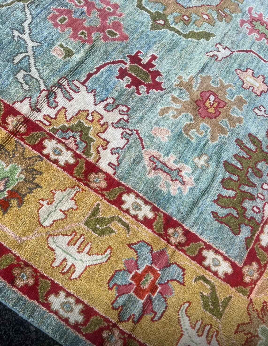 KNOTTED WOOL RUG
