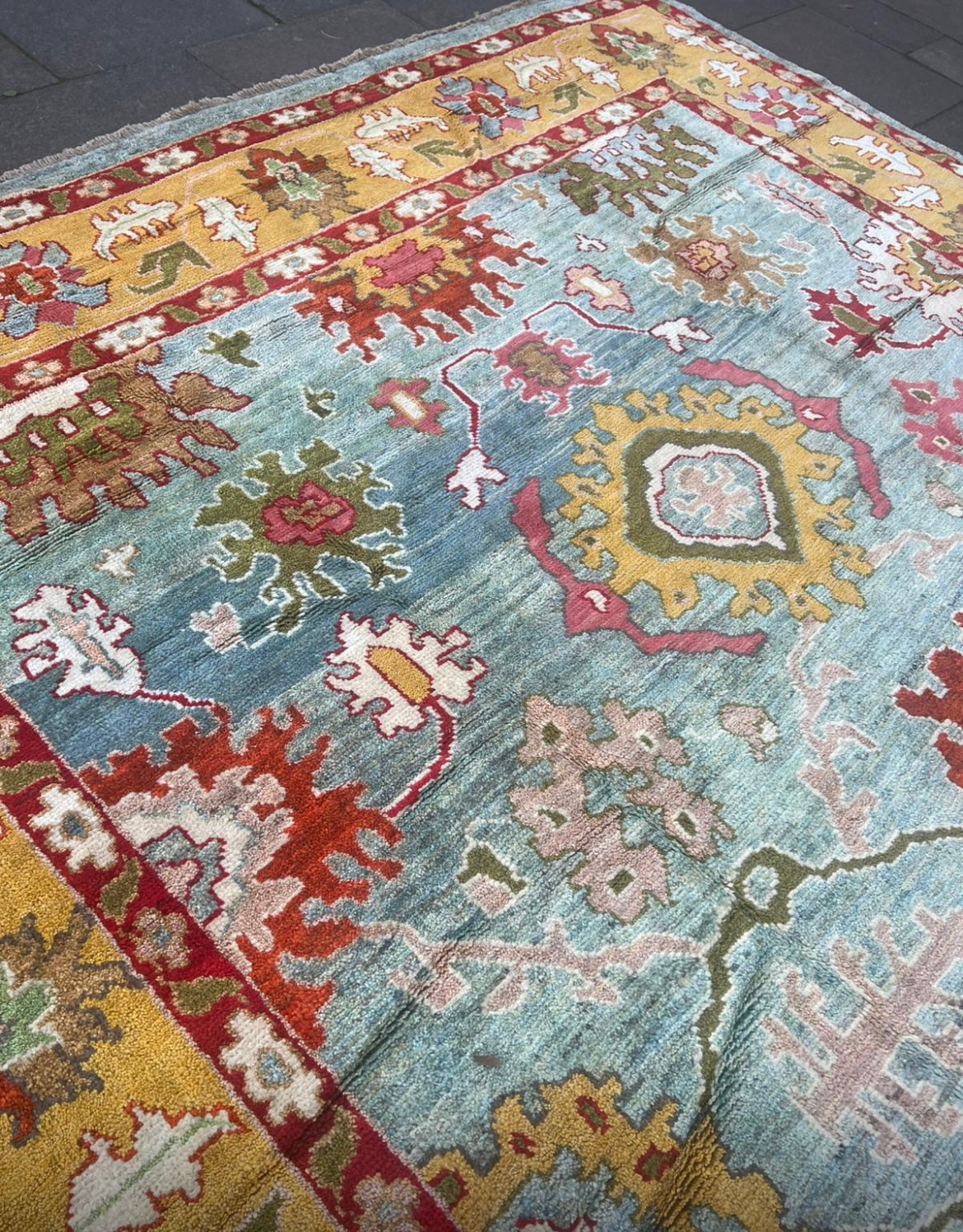 KNOTTED WOOL RUG