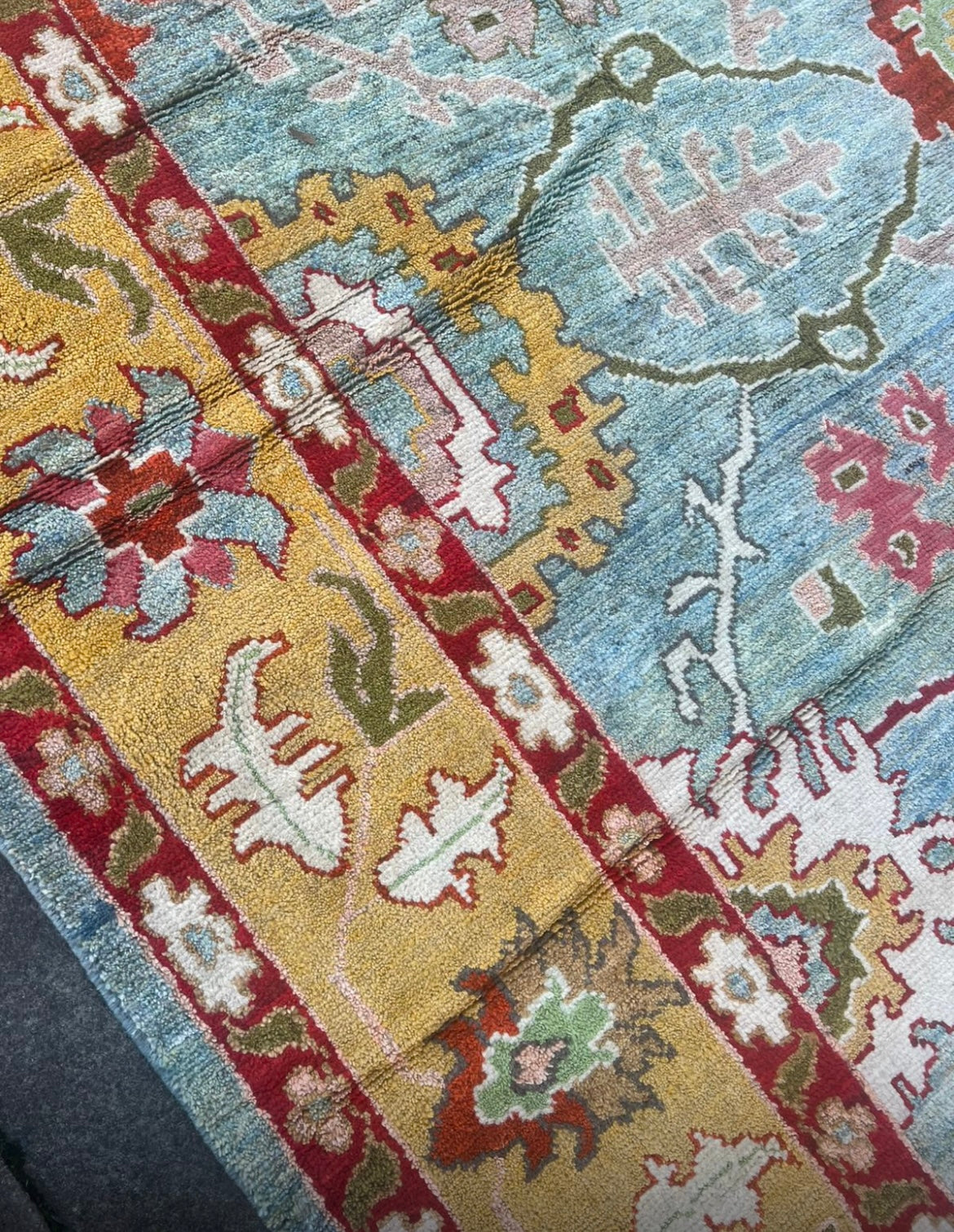 KNOTTED WOOL RUG