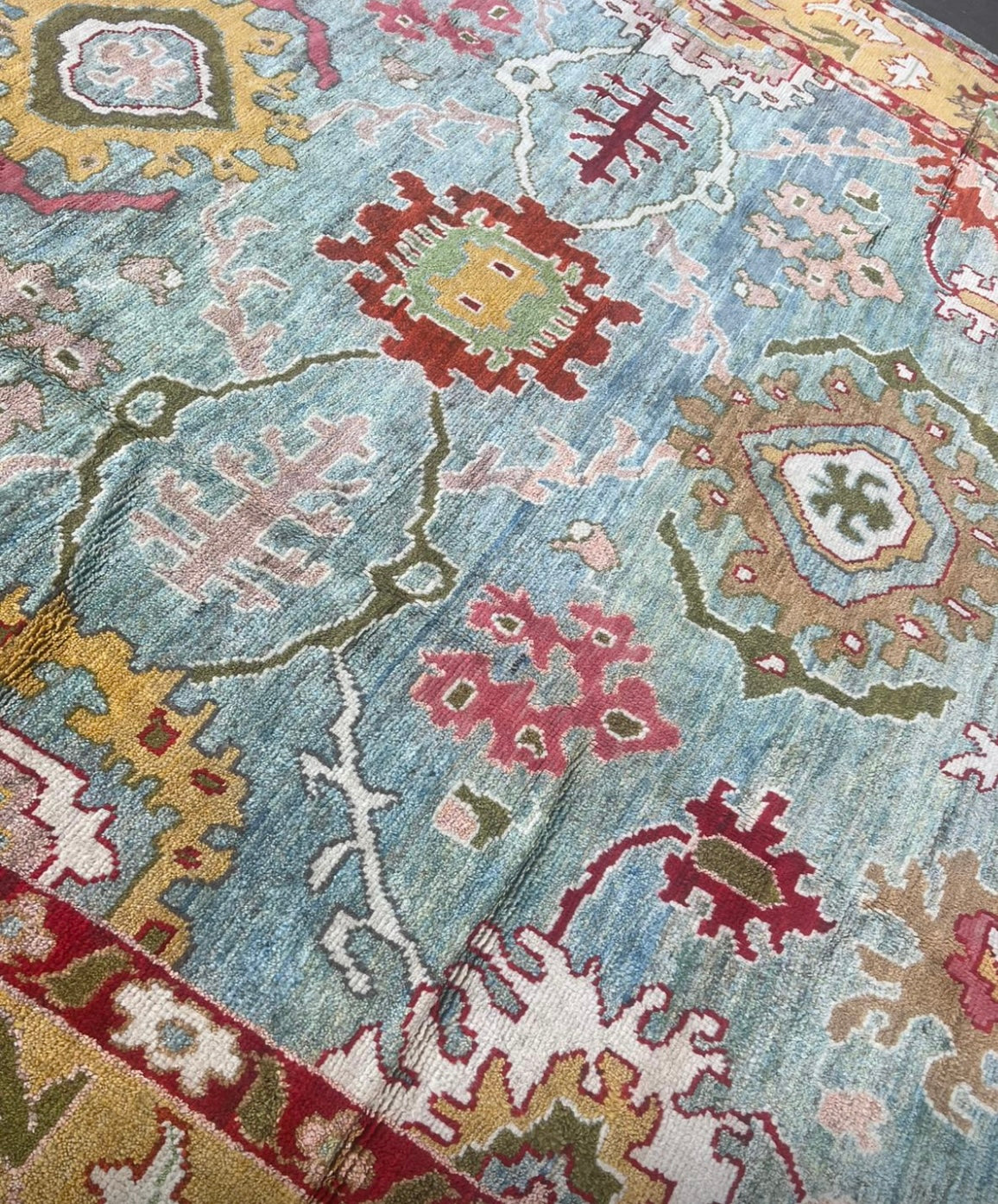 KNOTTED WOOL RUG