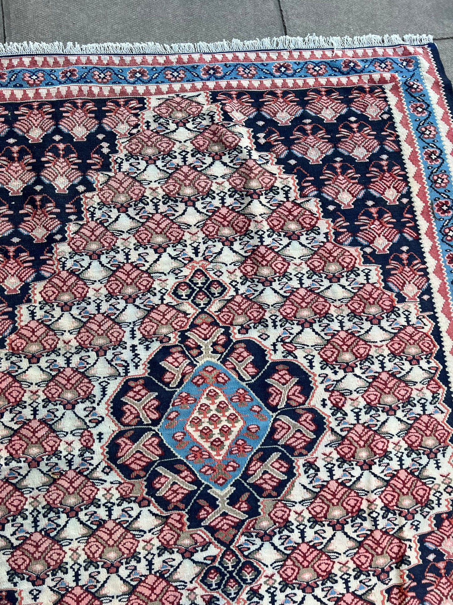 KILIM RUG