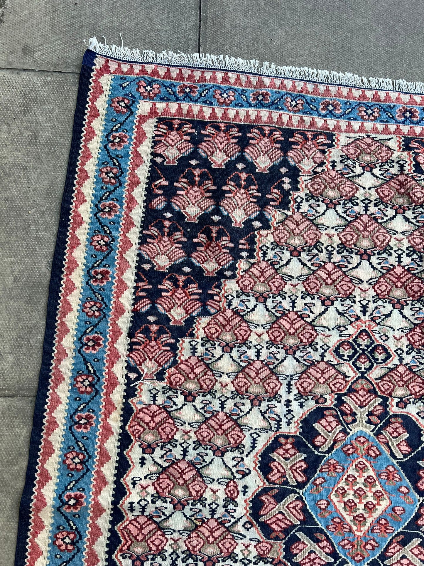 KILIM RUG
