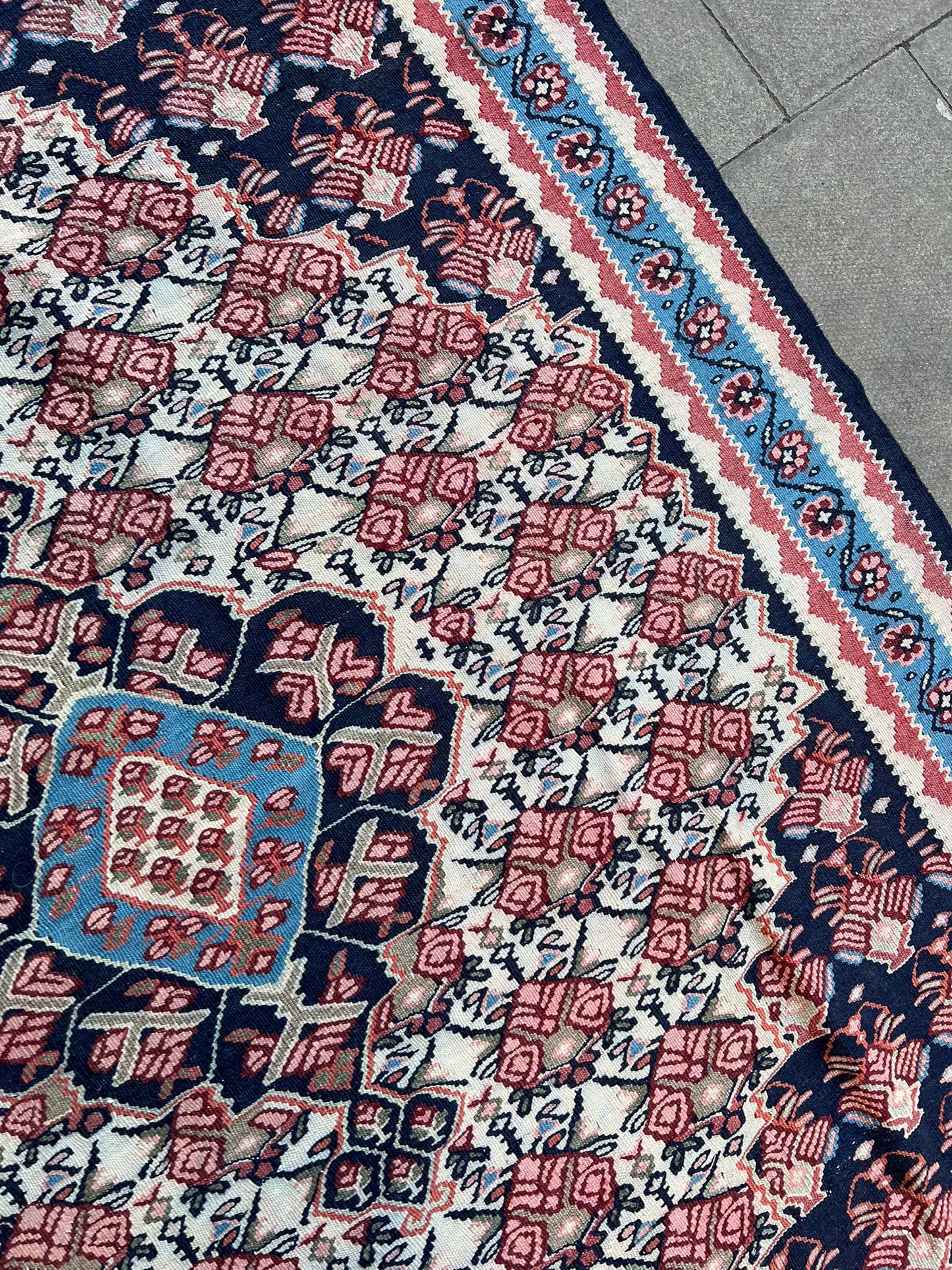 KILIM RUG