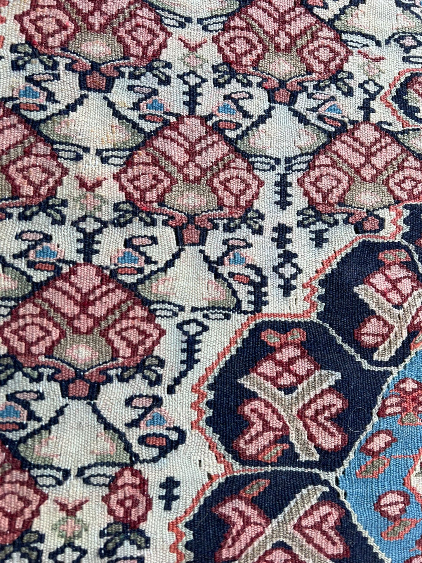 KILIM RUG