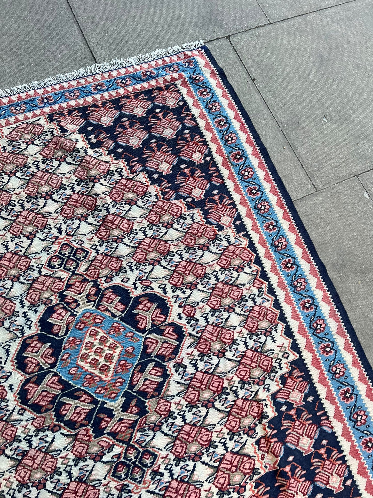 KILIM RUG